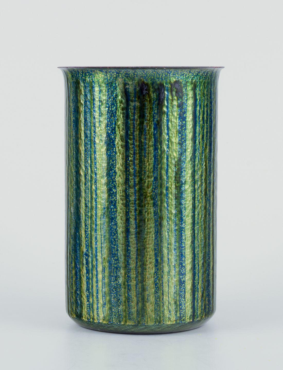 LES PRODUITS D'OCCASION SONT EXEMPTS DE DROITS DE DOUANE POUR LES CLIENTS DES ETATS-UNIS, DU ROYAUME-UNI, DE L'AUSTRALIE ET DU CANADA.   
PAR CONSÉQUENT, AUCUN DROIT D'IMPORTATION NE SERA APPLICABLE À VOTRE ACHAT. 

Design/One.
Vase en cuivre