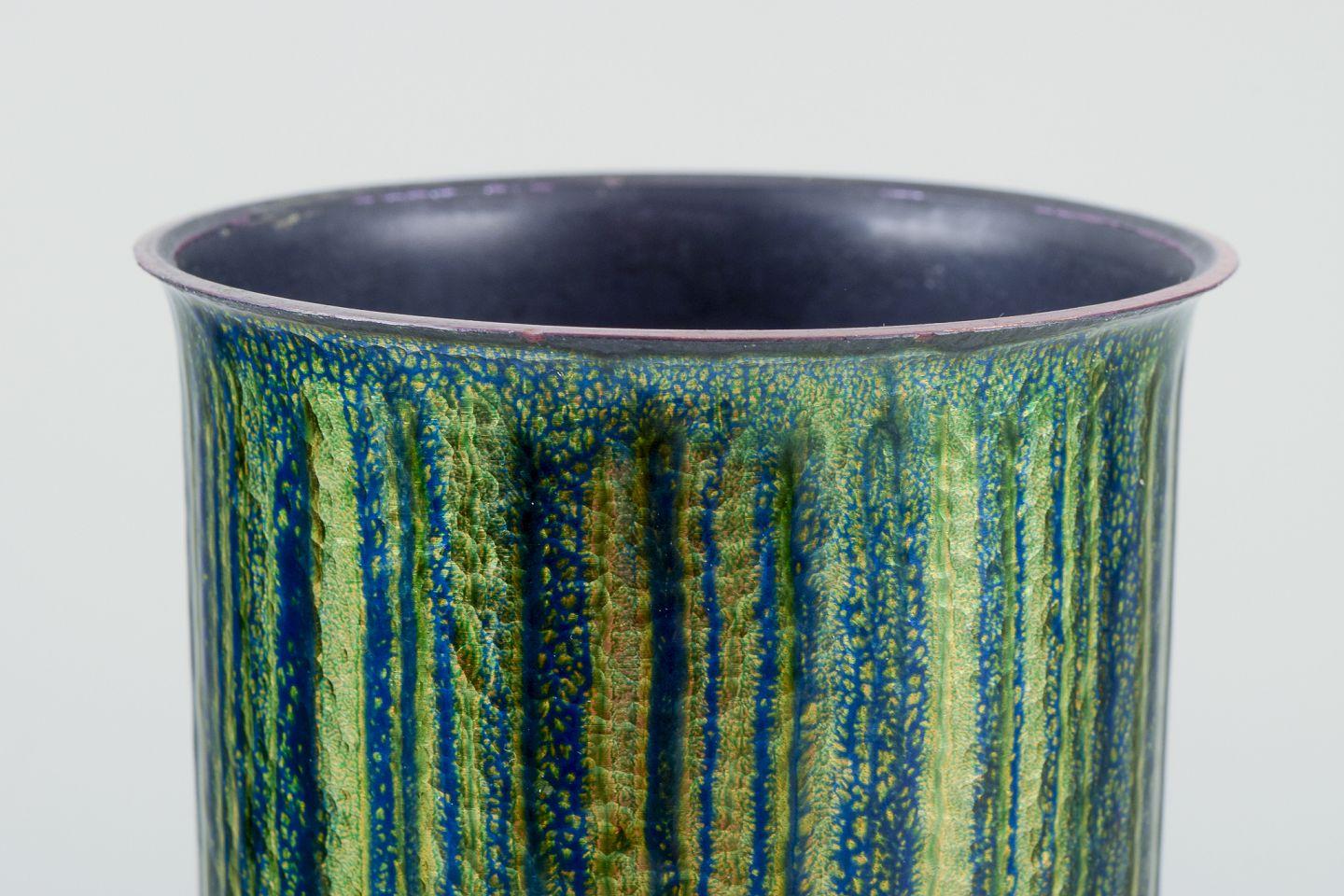 Norvégien Design/One. Vase en cuivre émaillé. Forme cylindrique. en vente