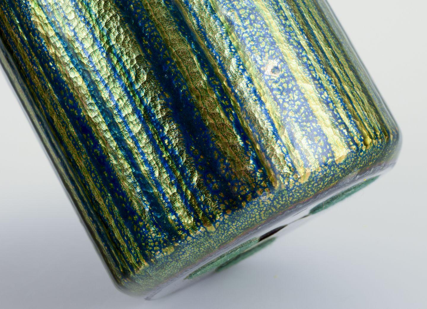 Émaillé Design/One. Vase en cuivre émaillé. Forme cylindrique. en vente