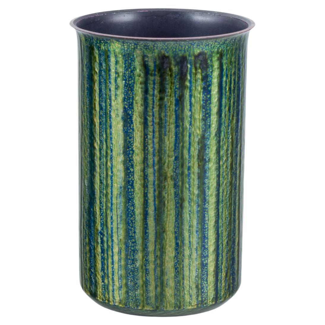 Design/One. Vase en cuivre émaillé. Forme cylindrique. en vente