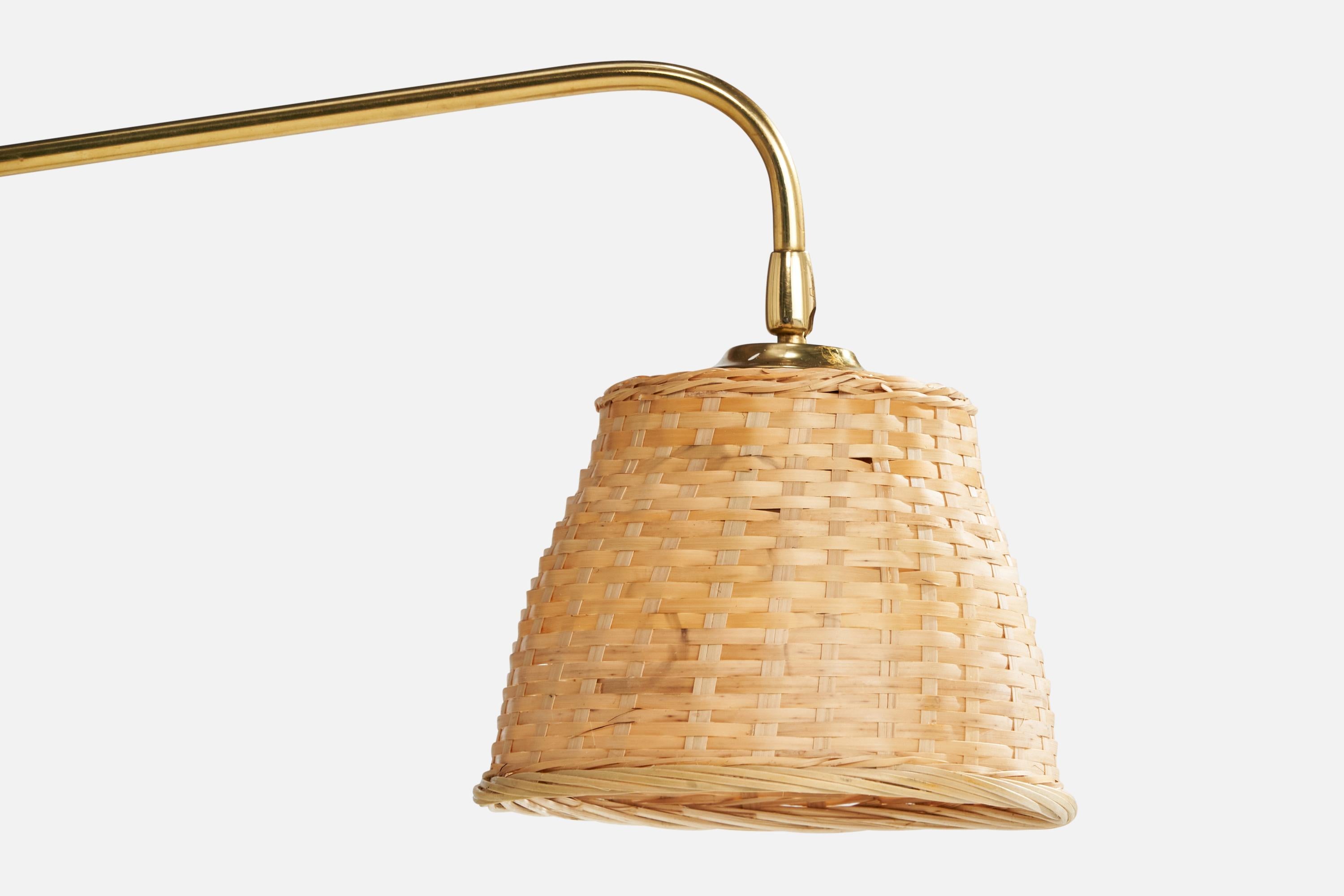 Milieu du XXe siècle Designer norvégien, lampadaire, laiton, rotin, Norvège, années 1960 en vente