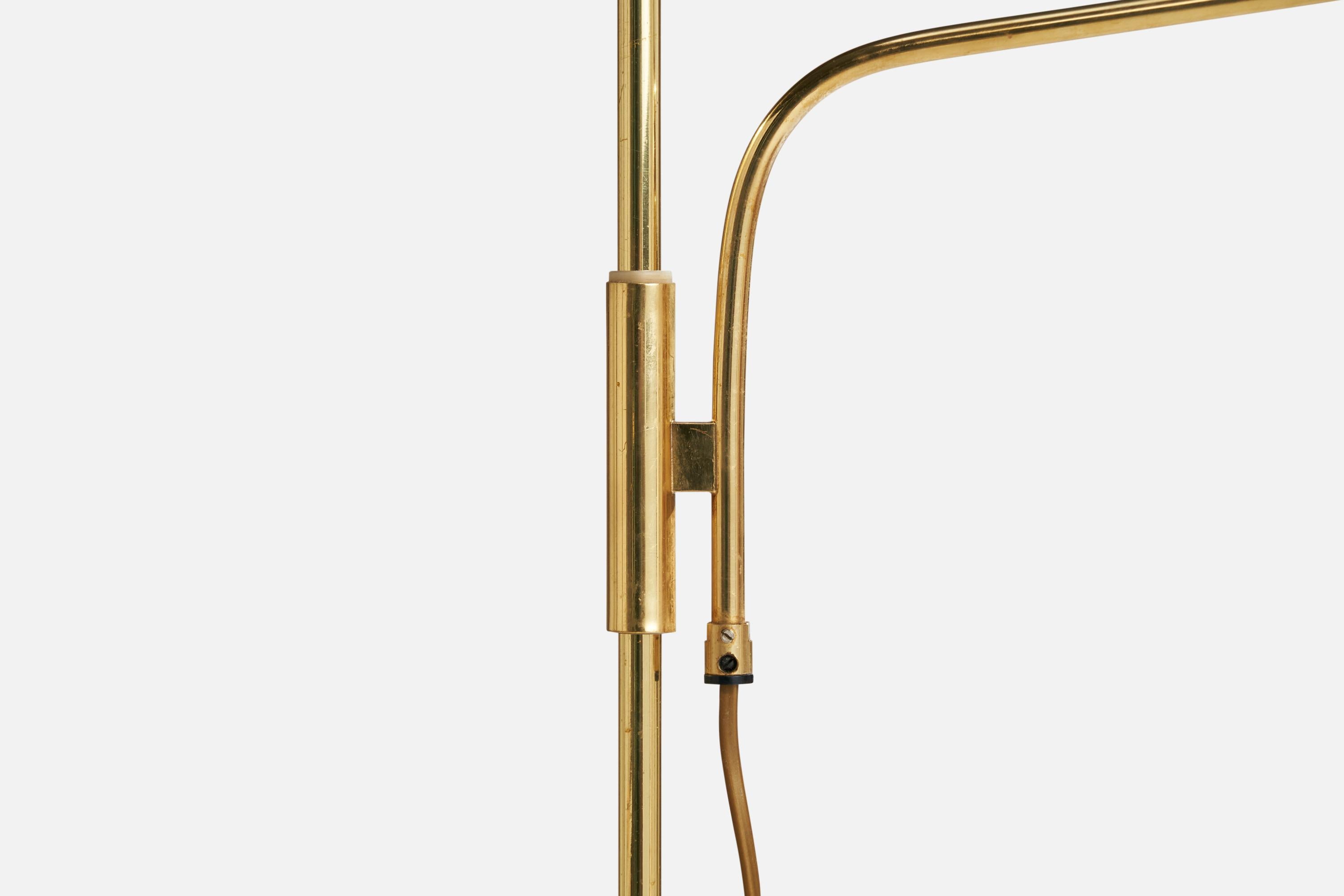 Designer norvégien, lampadaire, laiton, rotin, Norvège, années 1960 en vente 1