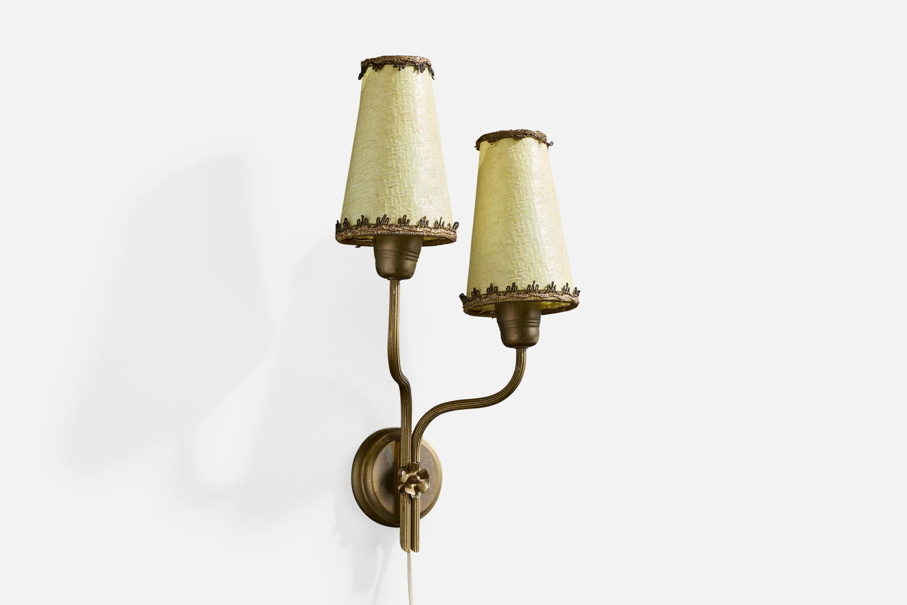 Diseñador noruego, aplique, latón, tela, Noruega, años 1940 Moderno de mediados de siglo en venta