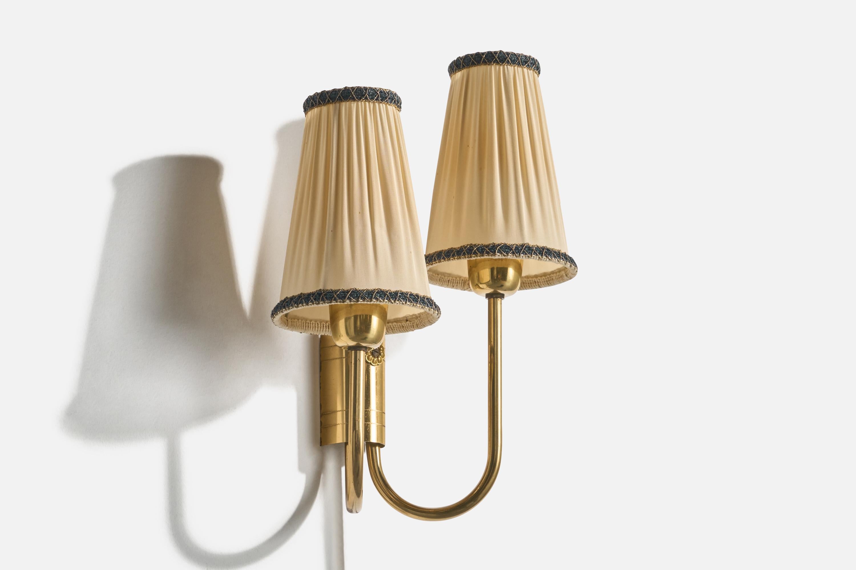 Norwegische Designerin, Wandleuchte, Messing, Stoff, Norwegen, 1950er Jahre (Moderne der Mitte des Jahrhunderts) im Angebot