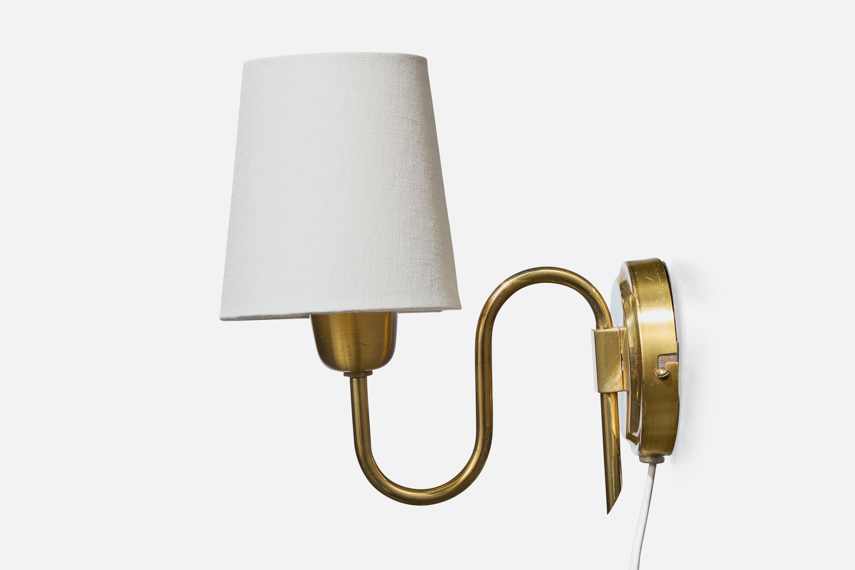 Norwegian Designer, Wall Light, Brass, Fabric, Norway, 1950s In Good Condition For Sale In High Point, NC