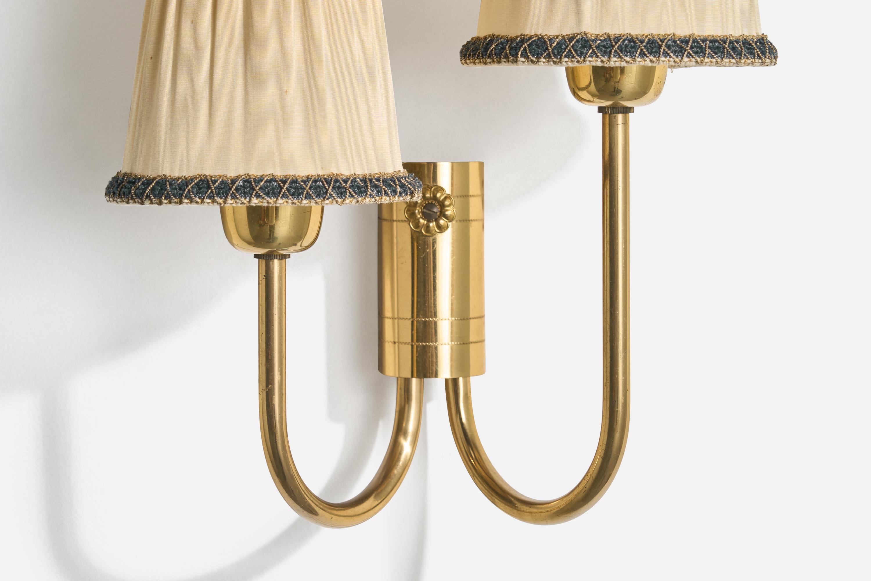 Norwegische Designerin, Wandleuchte, Messing, Stoff, Norwegen, 1950er Jahre (Mitte des 20. Jahrhunderts) im Angebot
