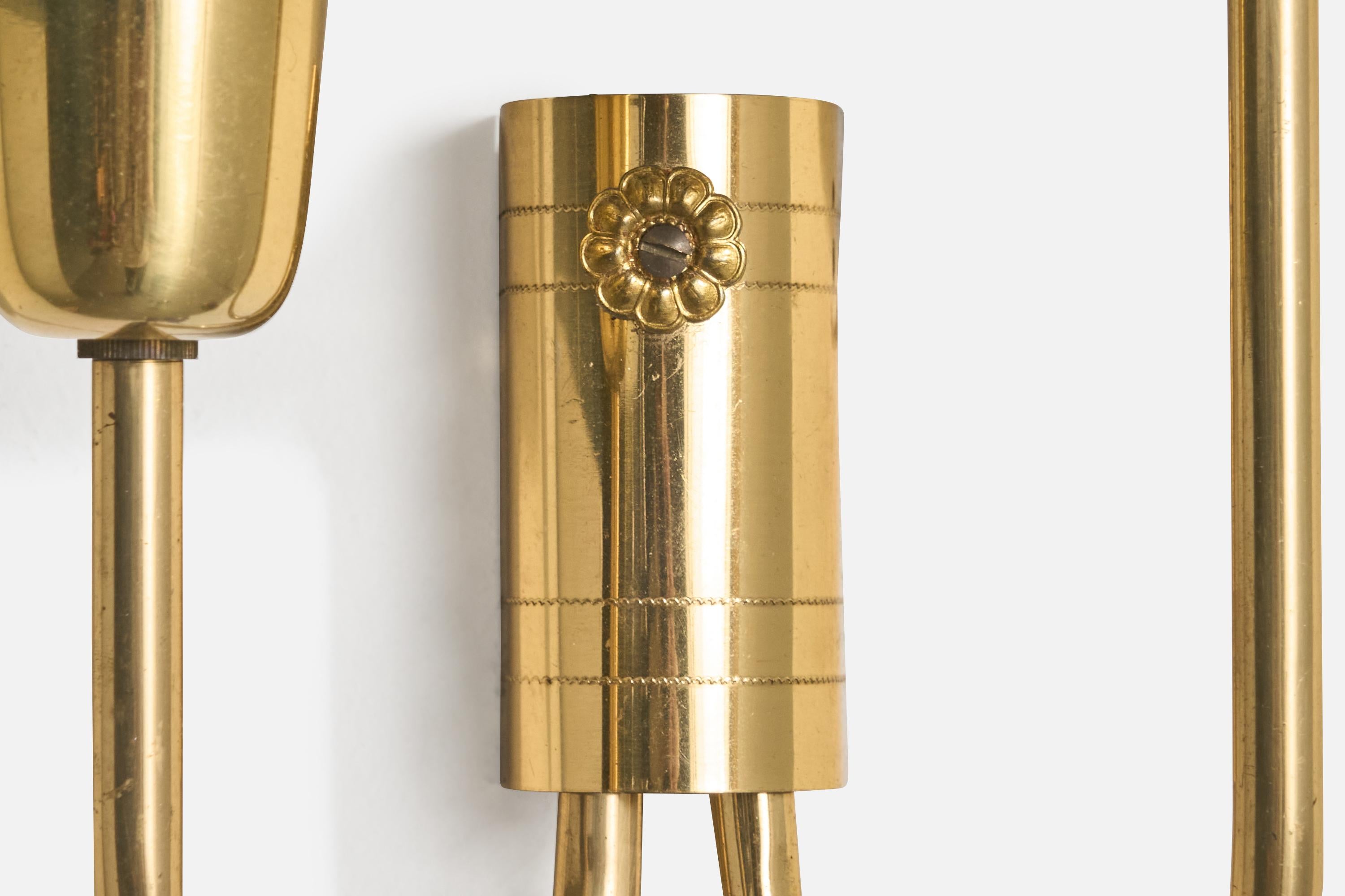 Norwegische Designerin, Wandleuchte, Messing, Stoff, Norwegen, 1950er Jahre im Angebot 1