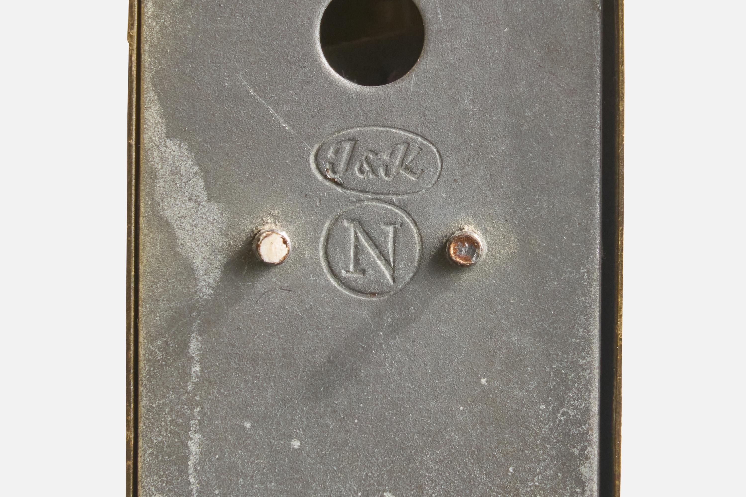 Norwegische Designerin, Wandleuchte, Messing, Stoff, Norwegen, 1950er Jahre im Angebot 3
