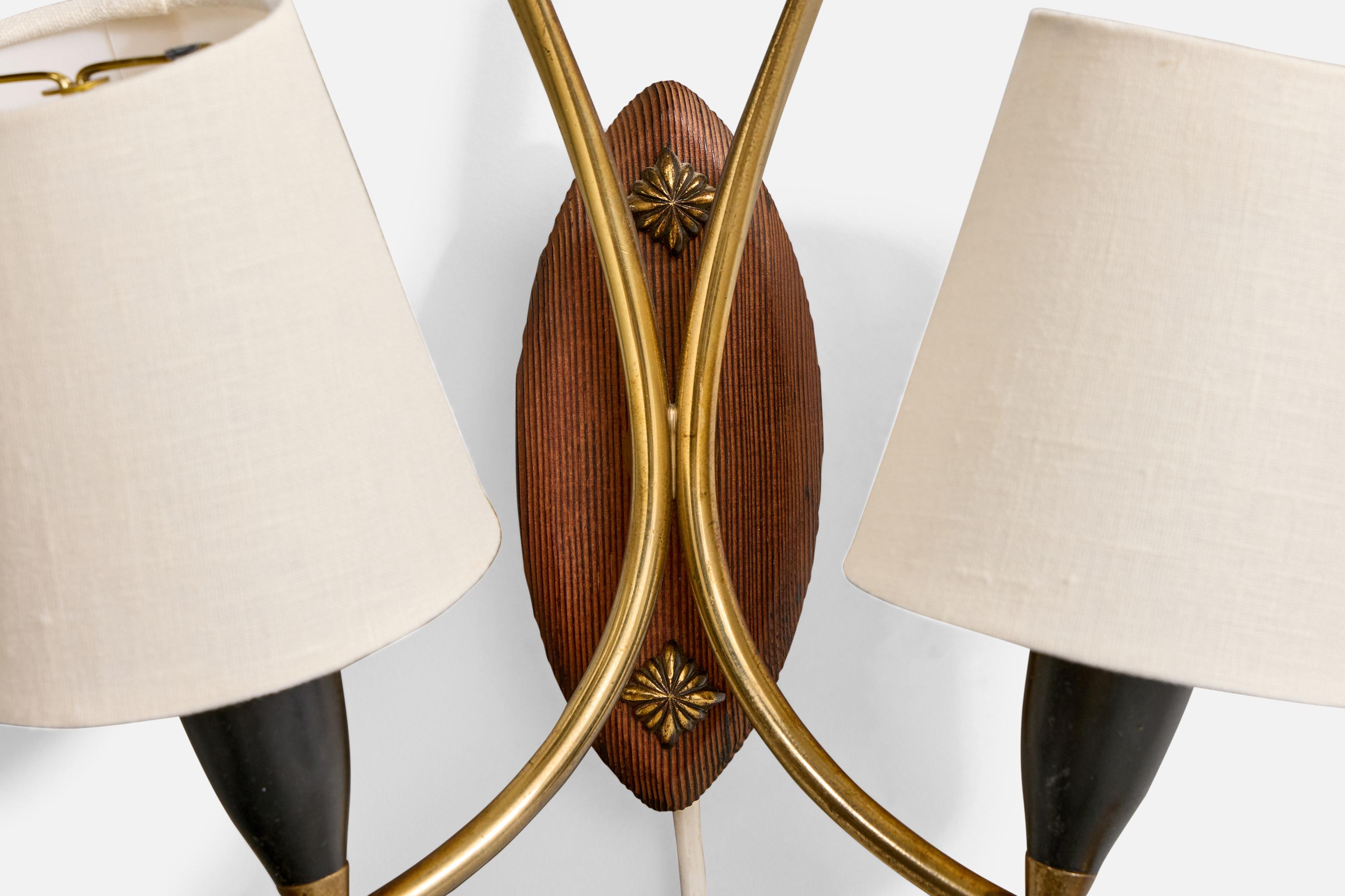 Norwegischer Designer, Wandleuchte, Messing, Metall, Teakholz, Stoff, Norwegen, 1950er Jahre im Angebot 1
