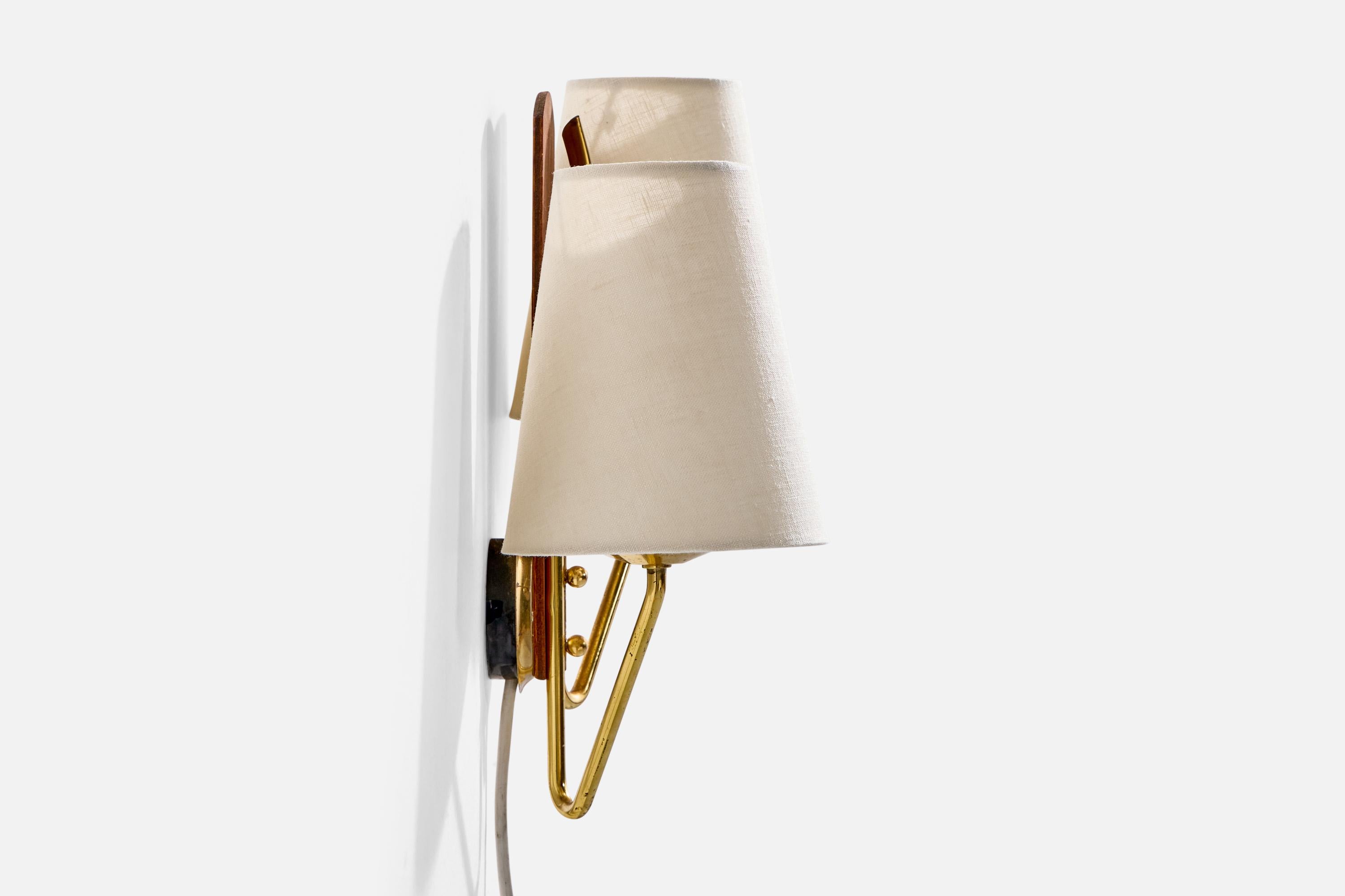 Norvégien Design/One, applique murale, laiton, teck, tissu, Norvège, années 1950 en vente