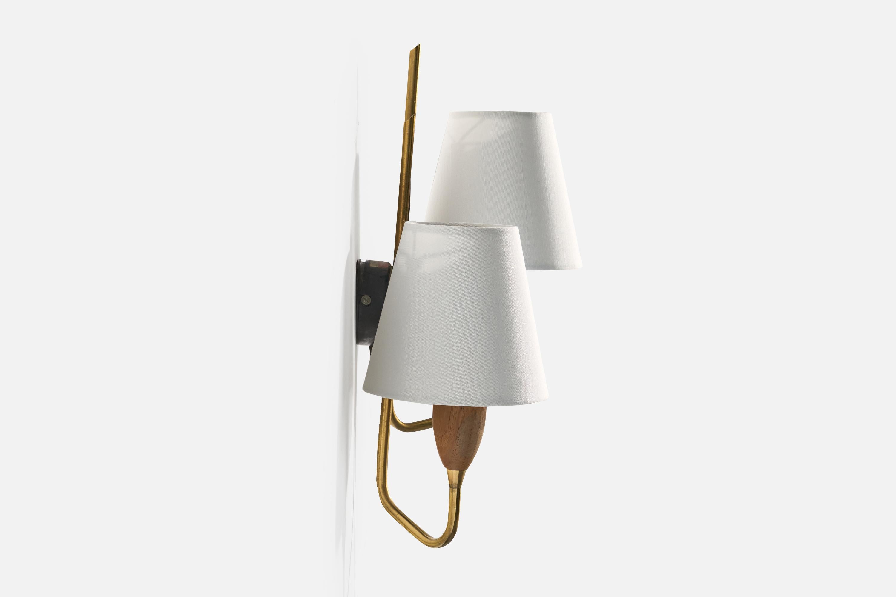 Design norvegese, lampada da parete, ottone, teak, tessuto, Norvegia, anni '50 In condizioni buone in vendita a High Point, NC