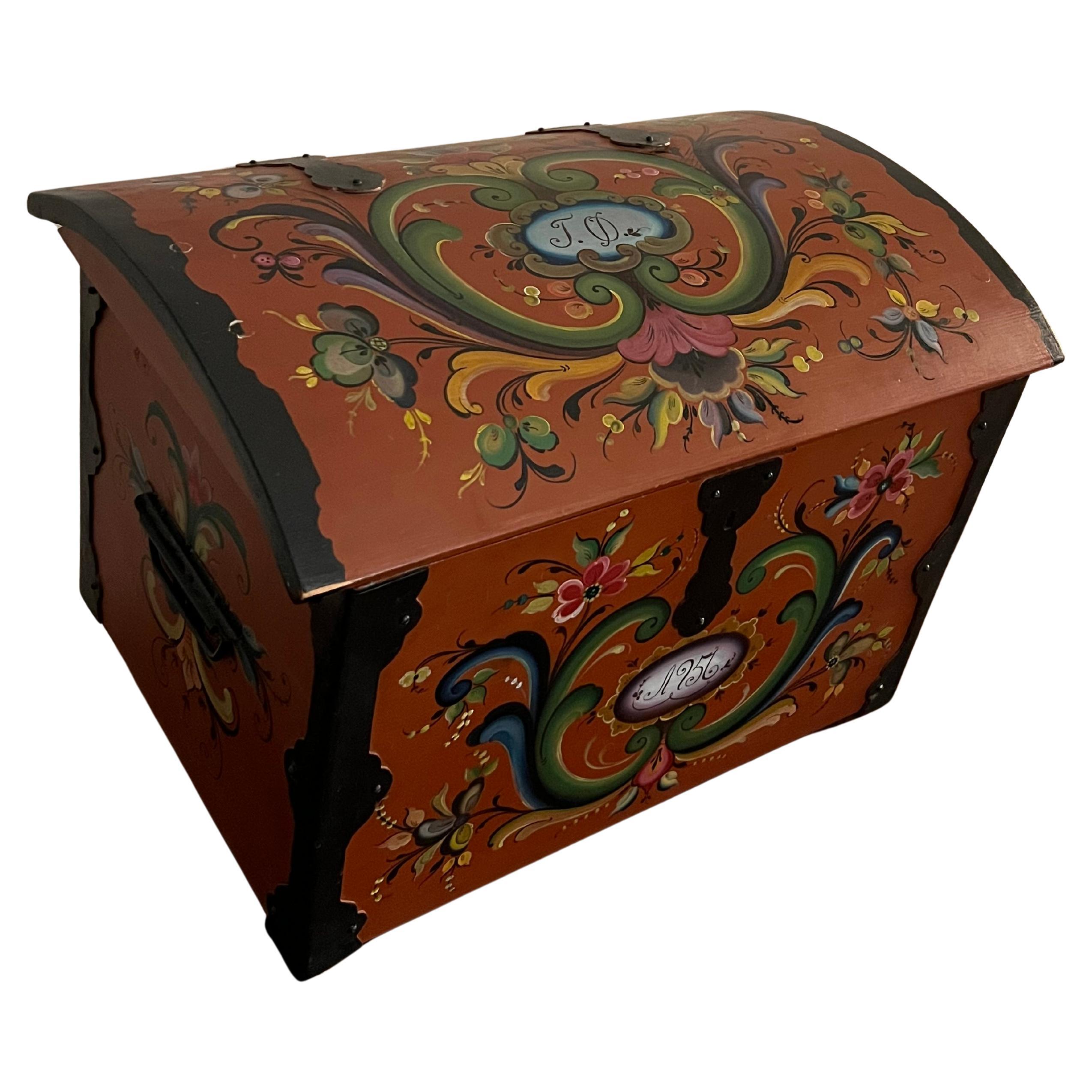 Norwegian Folk Art Rosemaling Pine Trunk, c. 1956 For Sale