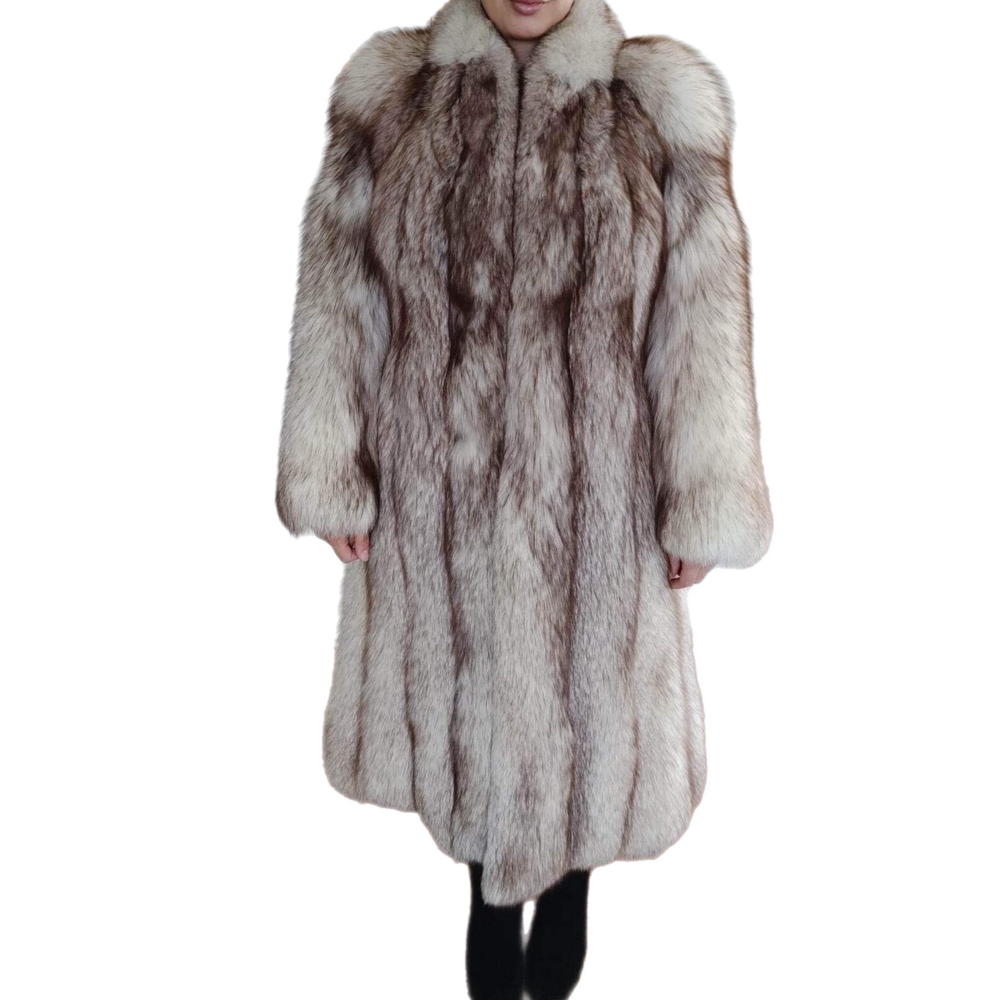 Manteau en fourrure de renard norvégien (Taille 8 -S)

Mesures :
-Taille 8
-Longueur 37