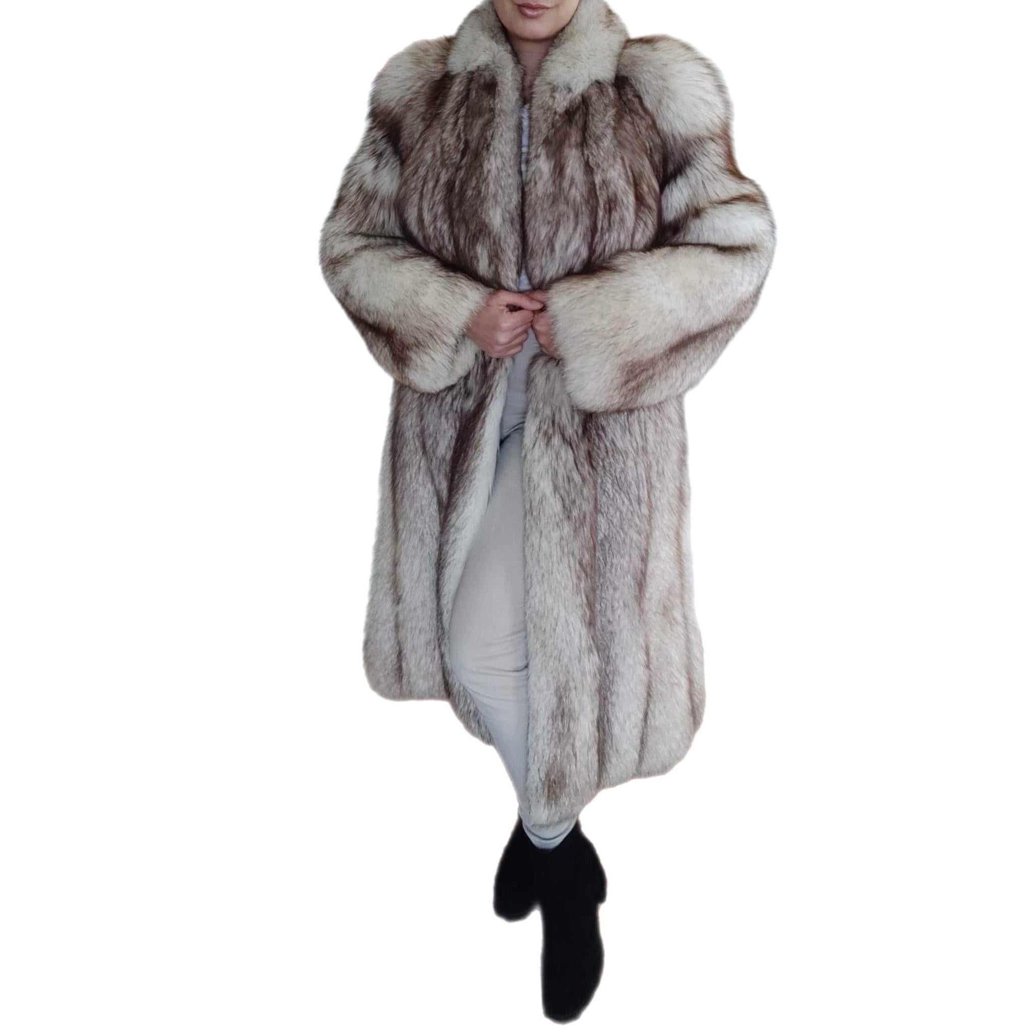 Norwegian Fox Fur coat (Size 8 -S) In Excellent Condition In Montreal, Quebec