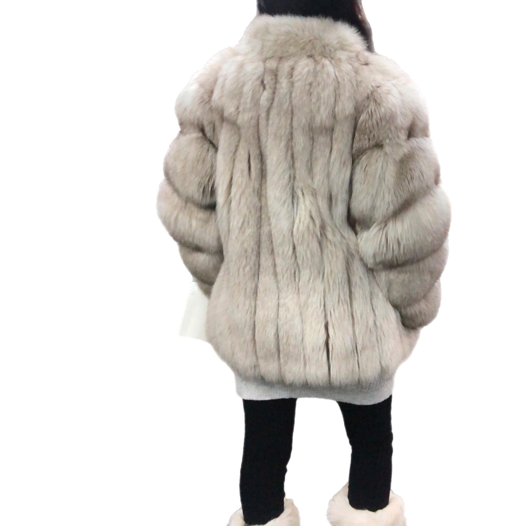 Norwegian Fox Fur coat (Size 8 -S) For Sale 2