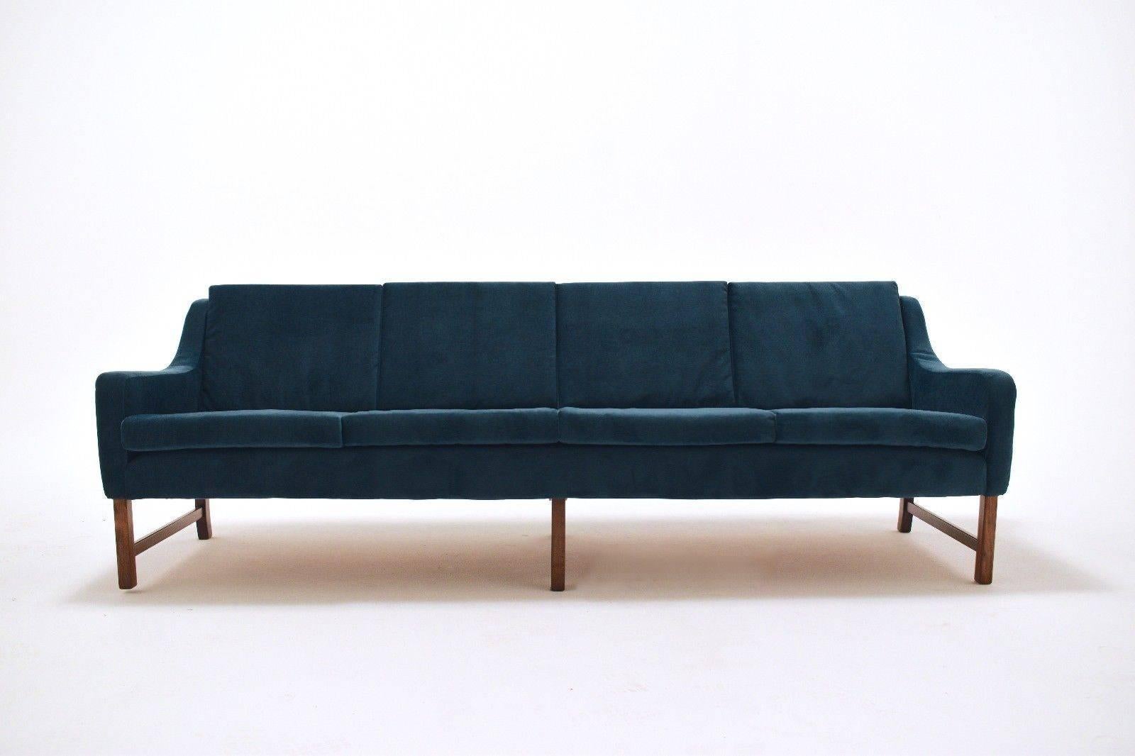 A beautiful Norwegian teal blue velvet Model 965 four seater sofa designed by Fredrik Kayser for Vatne Mobler, this would make a stylish addition to any living or work area. The sofa has a wide seat and padded armrests for enhanced comfort. A