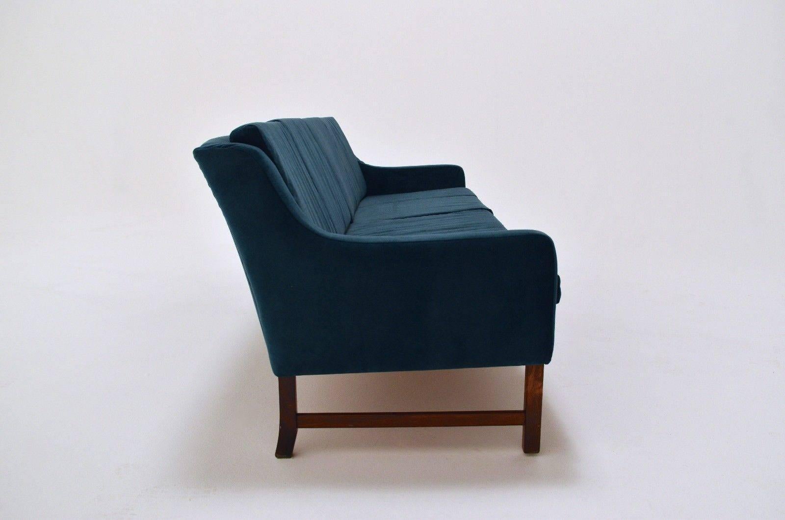 Mid-Century Modern Norwegian Fredrik Kayser Blue Velvet Rosewood Four-Seat Sofa Midcentury, 1960s For Sale