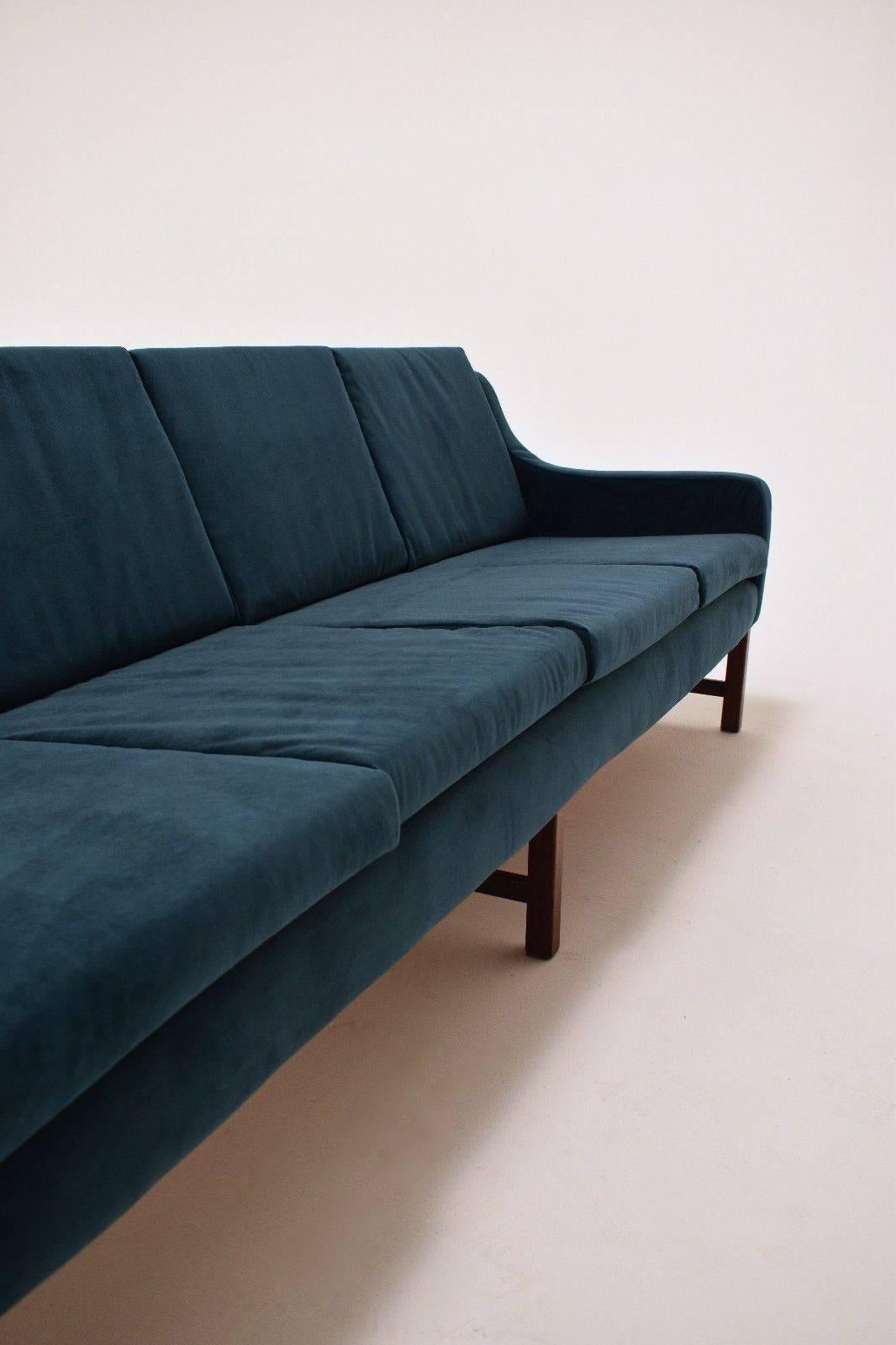 Norwegian Fredrik Kayser Blue Velvet Rosewood Four-Seat Sofa Midcentury, 1960s In Excellent Condition For Sale In London, GB