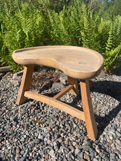 Tabouret norvégien artisanal Model No 522 en pin par Krogenæs Möbler