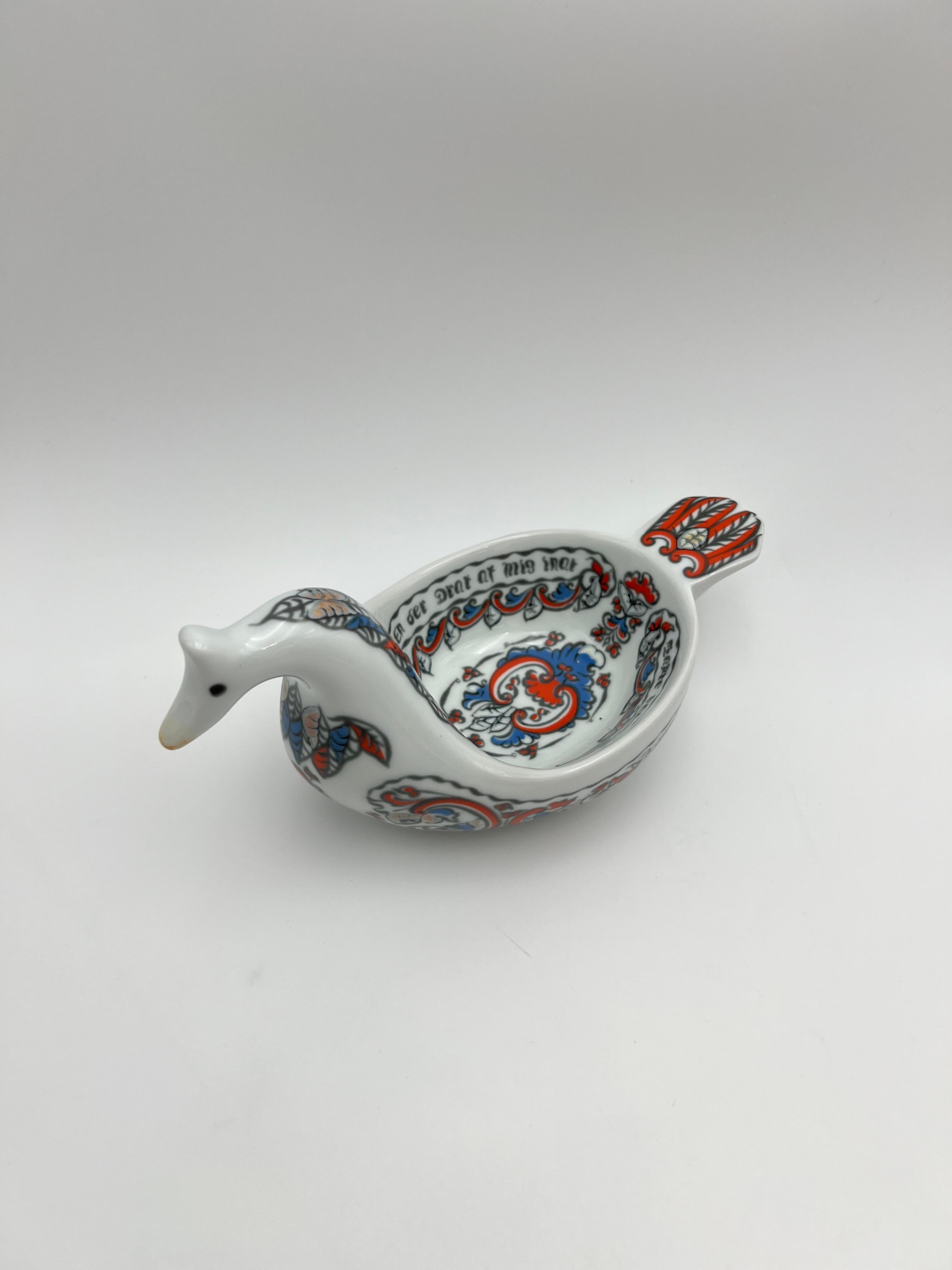 Norwegian Kjenge / Ølhøne with Telemark 1790 Rosemaling Pattern, Nordic Folk Art In Excellent Condition For Sale In Skien, NO