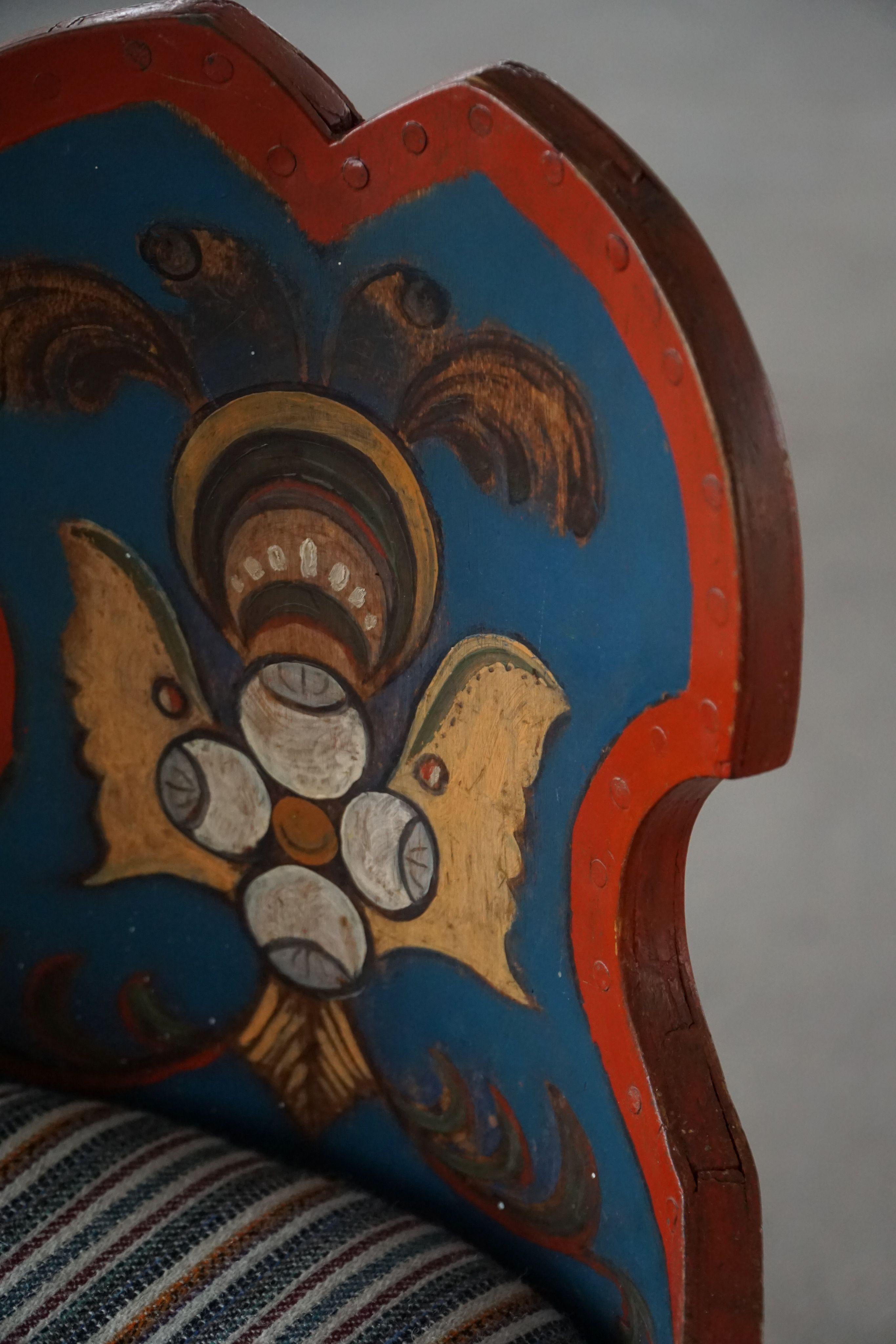 Kubbestol norvegese, sedia a ceppo dipinta, arte popolare, fine XIX secolo in vendita 3