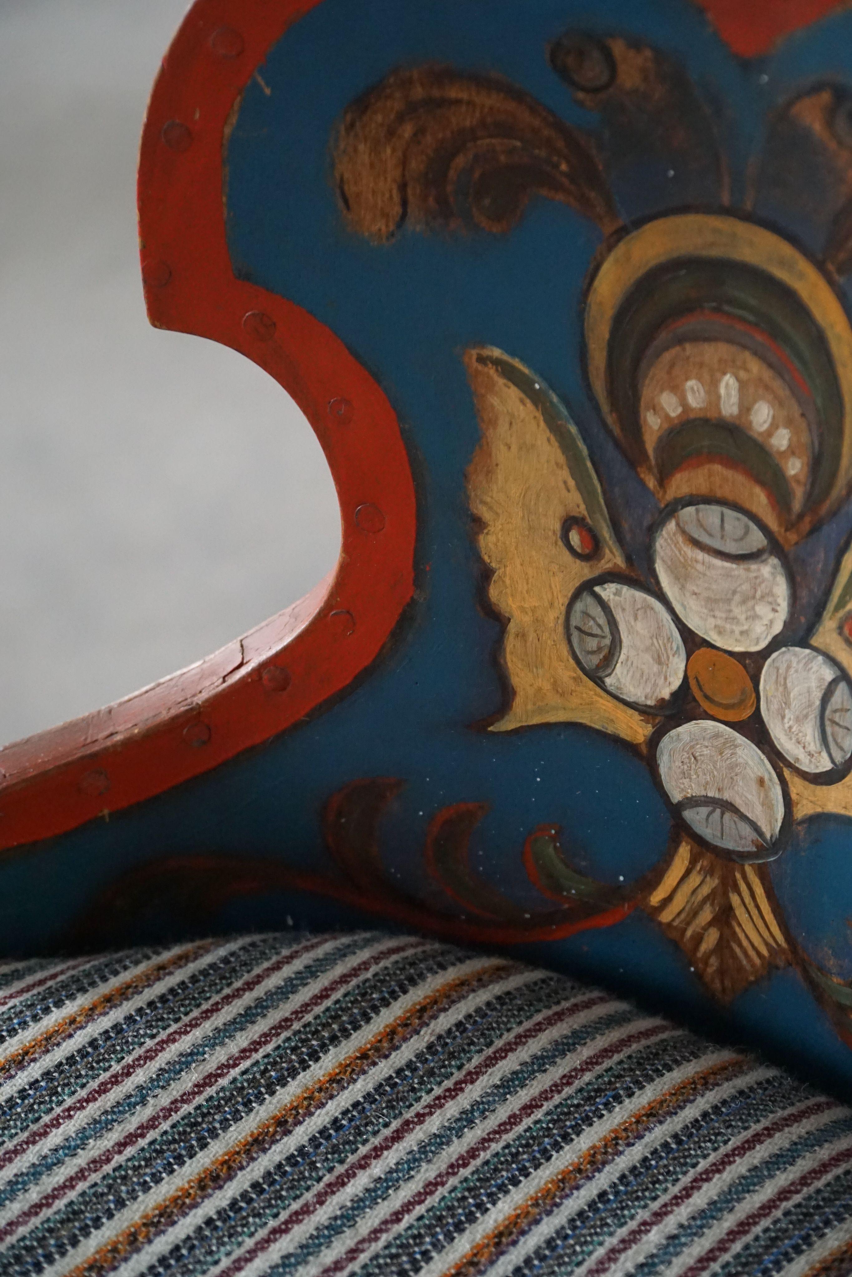 Primitivo Kubbestol norvegese, sedia a ceppo dipinta, arte popolare, fine XIX secolo in vendita