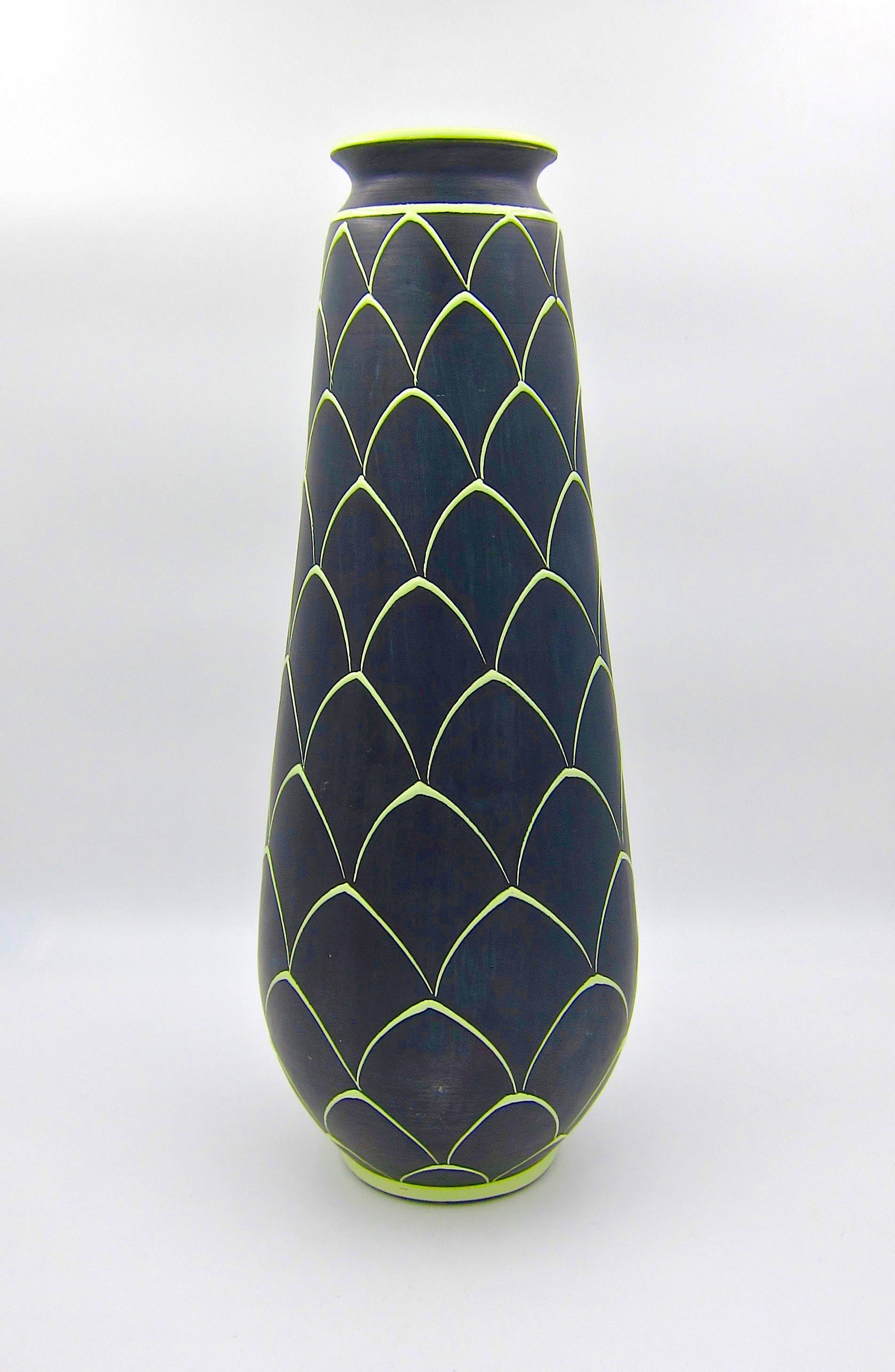 Norwegian Larholm Keramikk Scandinavian Modern Vase in Black and Green, 1950s 2