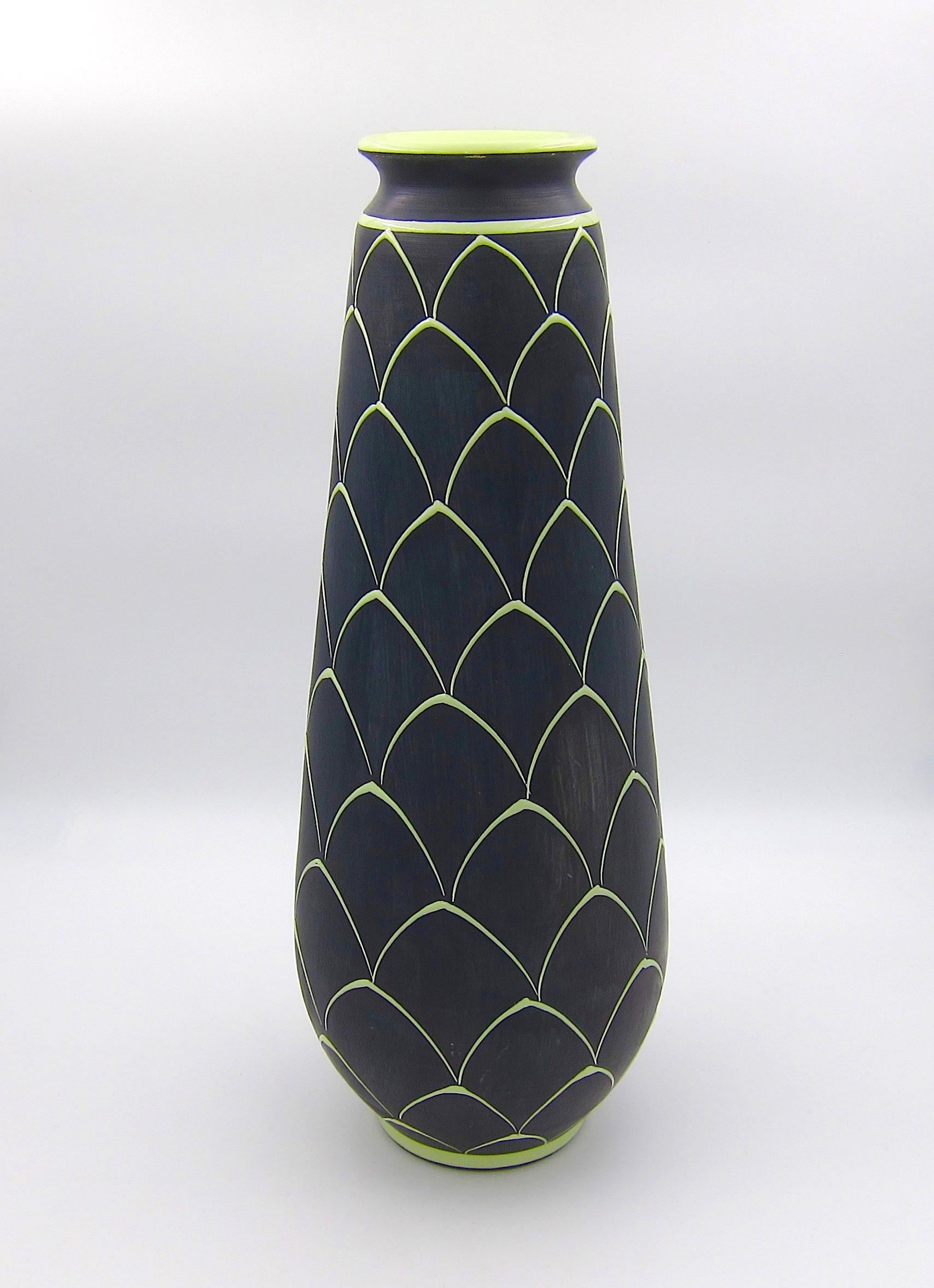 A tall midcentury Larholm Keramikk vase, made in Norway during the 1950s. This elegant Studio Pottery vessel was designed with a Scandinavian Modern simplicity that would also compliment an Art Deco decor scheme. 

The vase is of elongated form with