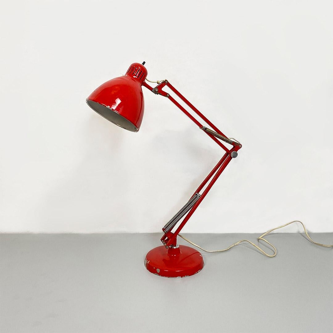 Norwegian Mid-Century Modern red metal Naska Loris table lamp by Jac Jacobsen for Luxo, 1950s
Adjustable table lamp Naska Loris, in red enamelled metal with round base with structure and lampshade adjustable in any position.
Produced by Luxo in