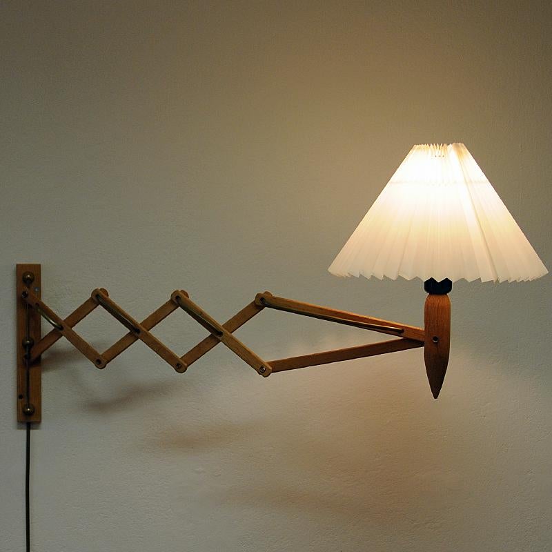 Scandinavian Modern Norwegian Midcentury Scissor Wall Lamp of Oak, 1950s