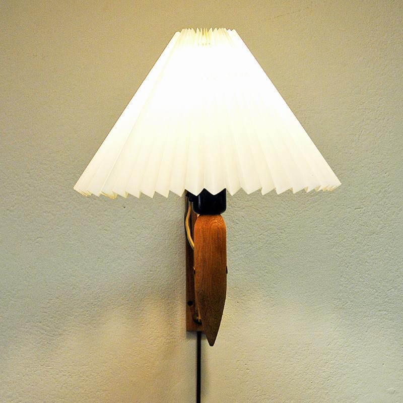 Mid-20th Century Norwegian Midcentury Scissor Wall Lamp of Oak, 1950s