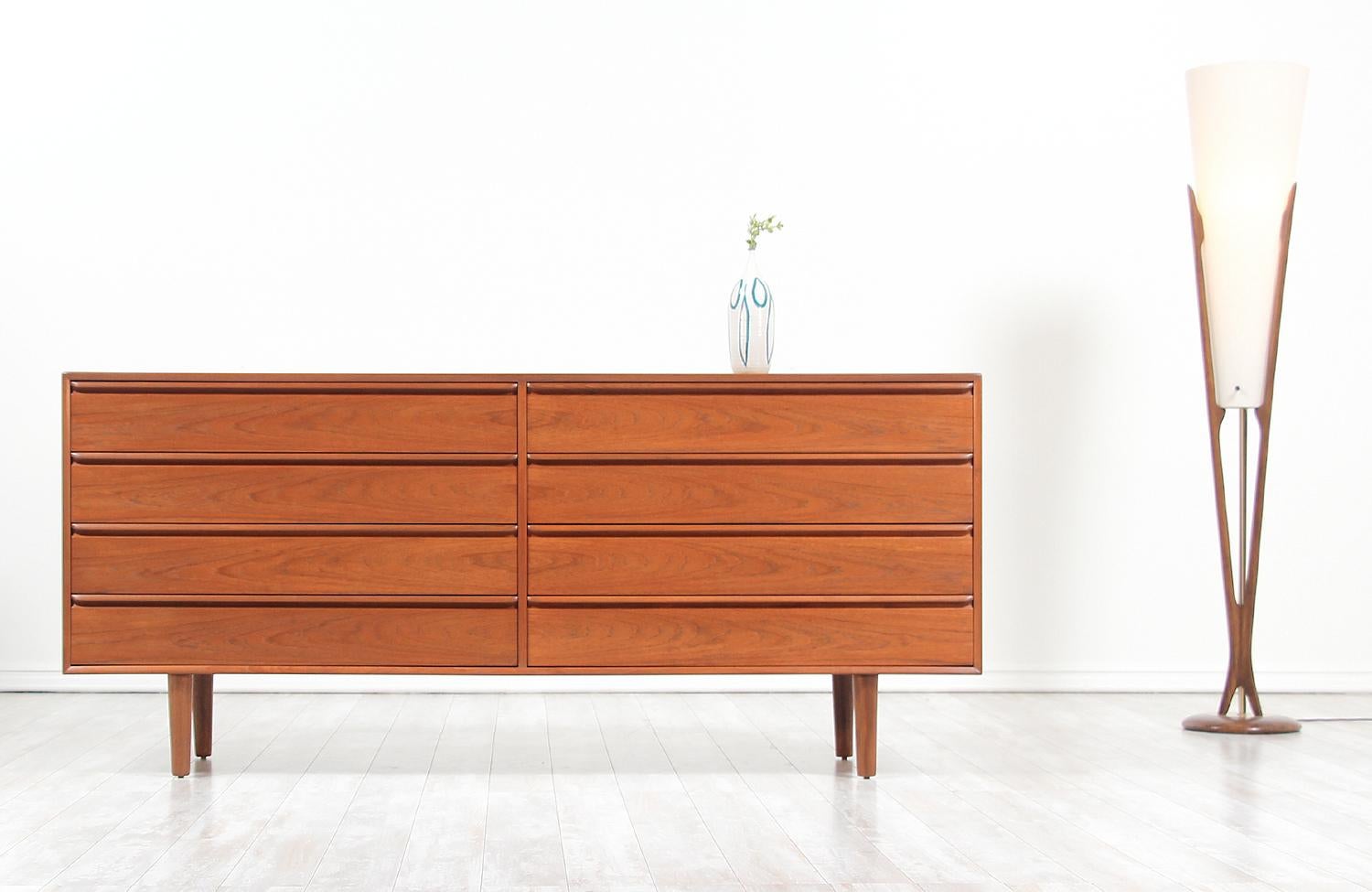 Spacious dresser designed and manufactured by Westnofa Furniture in Norway, circa 1960s. This Classic Norwegian modern design features a teak wood frame with eight dovetailed drawers, each accented with Westnofa’s signature sculpted pulls. The case