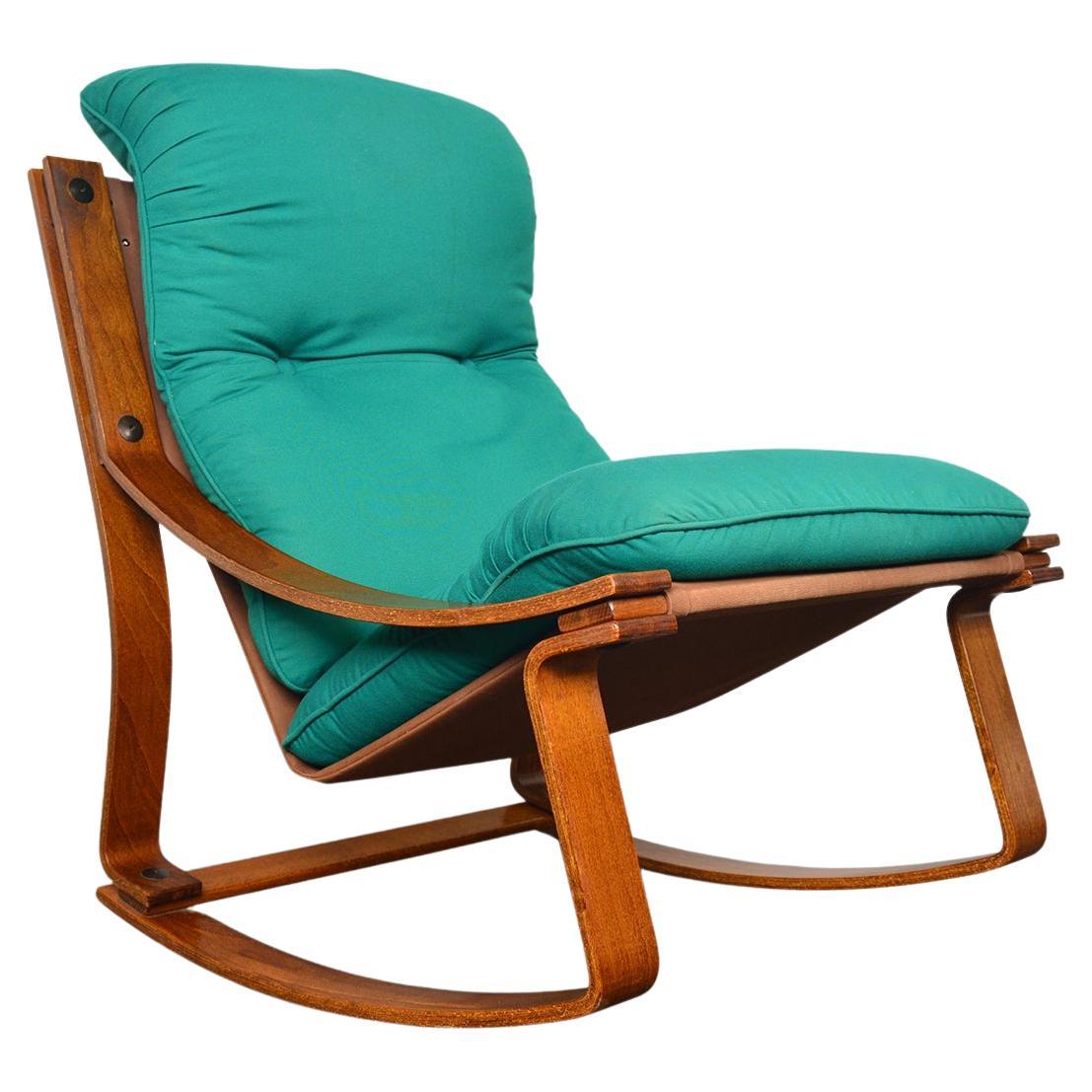 Chaise à bascule norvégienne moderne en bois cintré