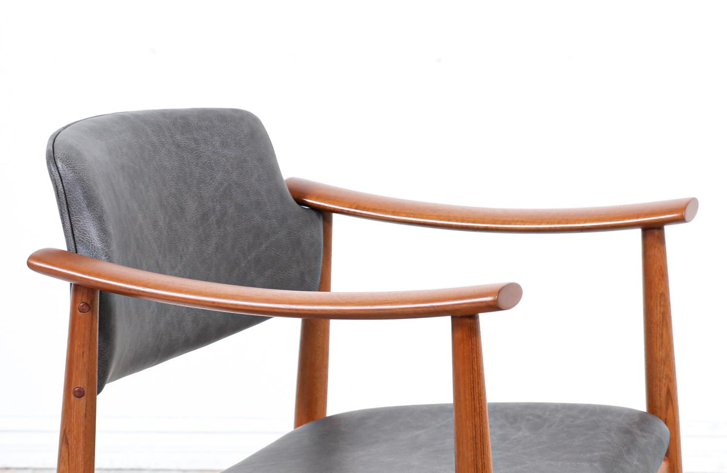 Norwegian Modern Sculpted Teak & Leather Arm Chairs by Gerhard Berg For Sale 3