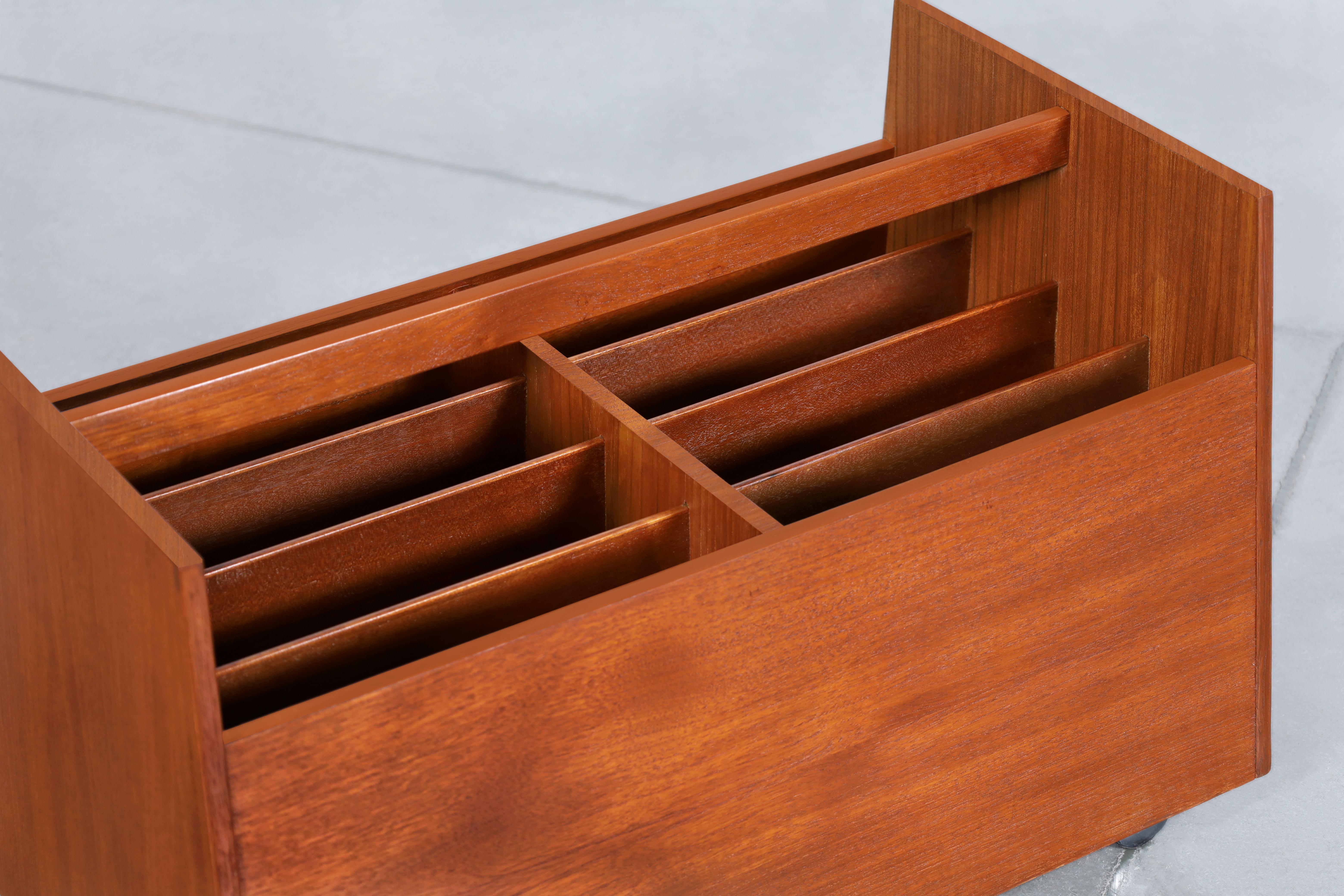 Chariot à disques ou à revues en teck moderne norvégien par Rolf Hesland en vente 4