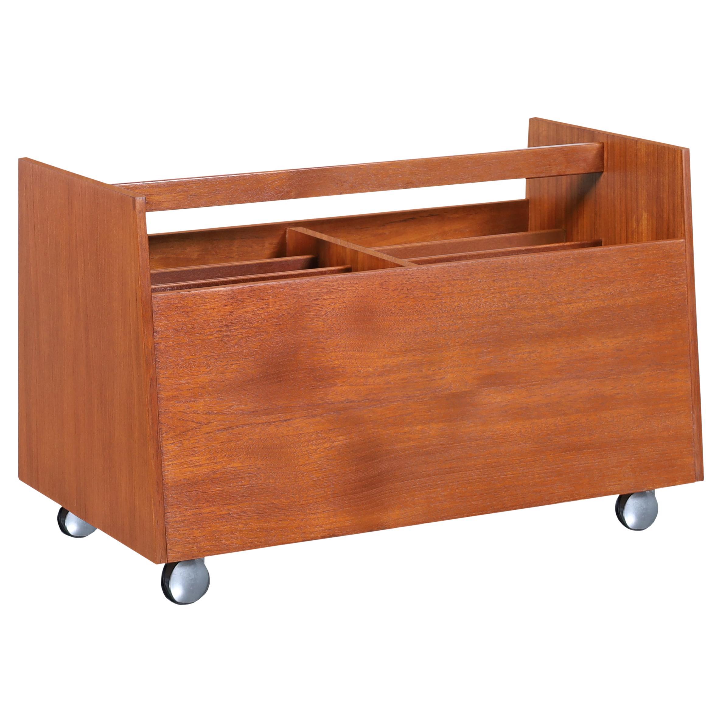 Carrello portadischi o portariviste moderno norvegese in teak di Rolf Hesland