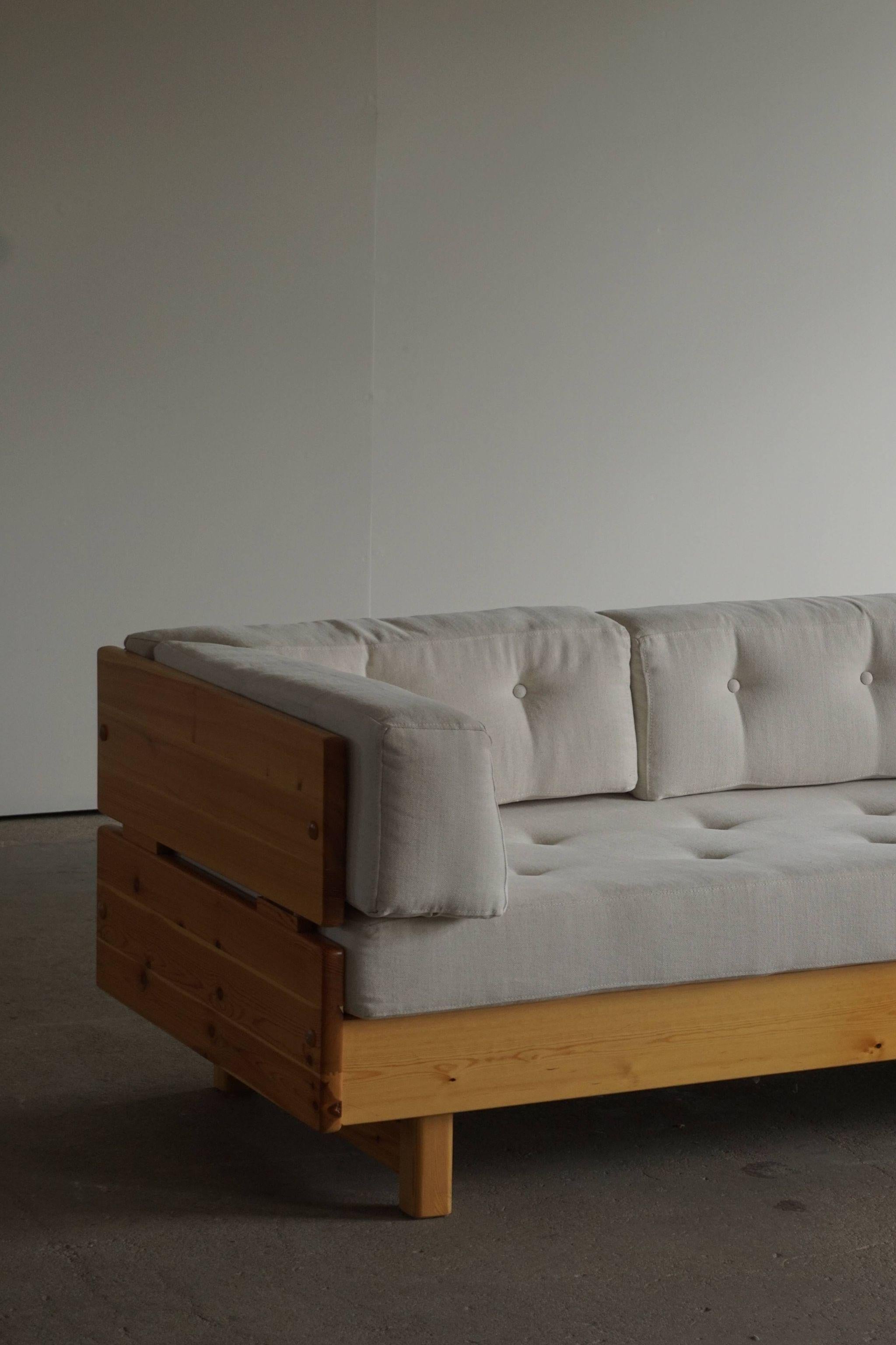 Norwegian Modern Three Seater Sofa in solid Pine, Reupholstered in Cotton, 1976 5