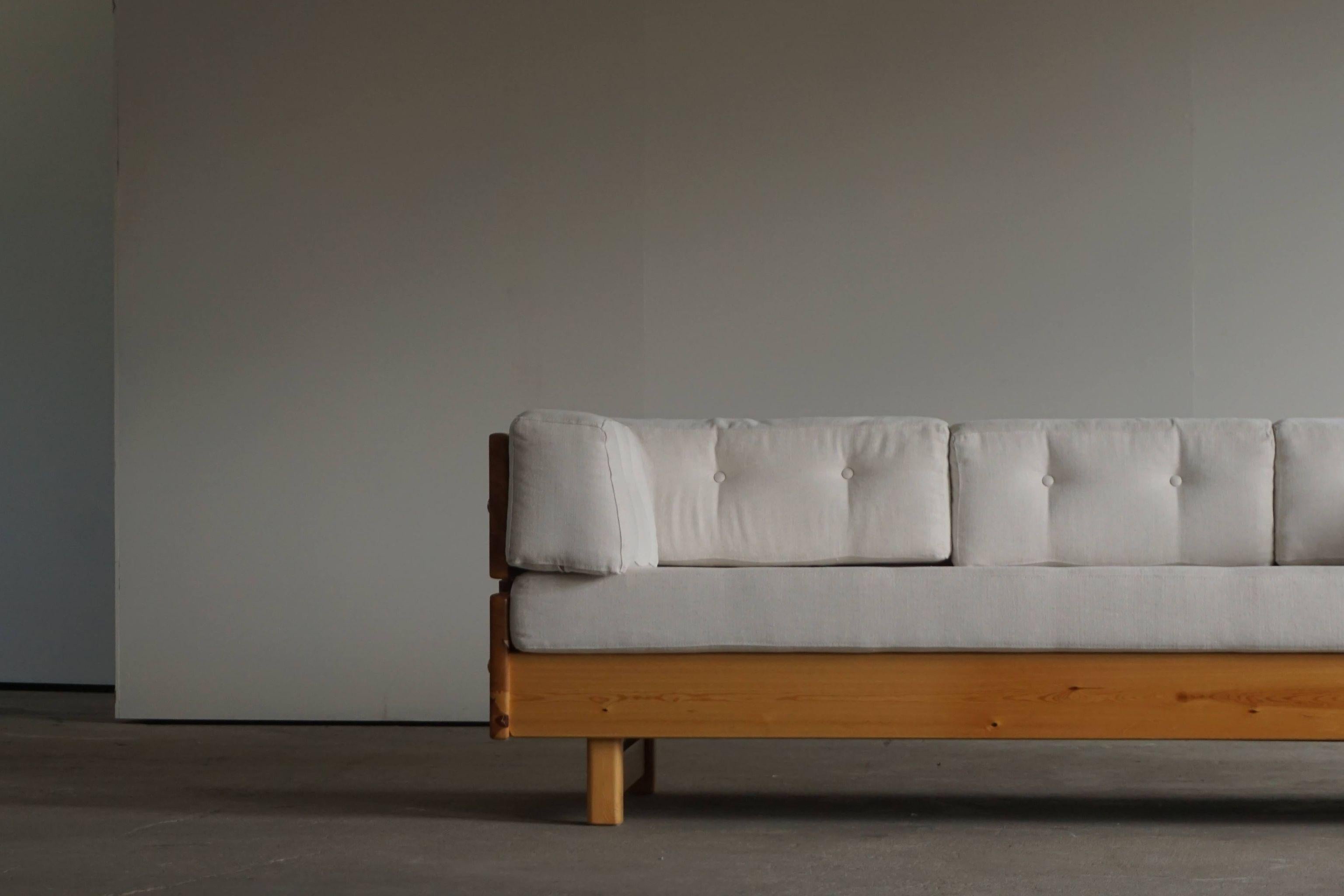 Norwegian Modern Three Seater Sofa in solid Pine, Reupholstered in Cotton, 1976 6