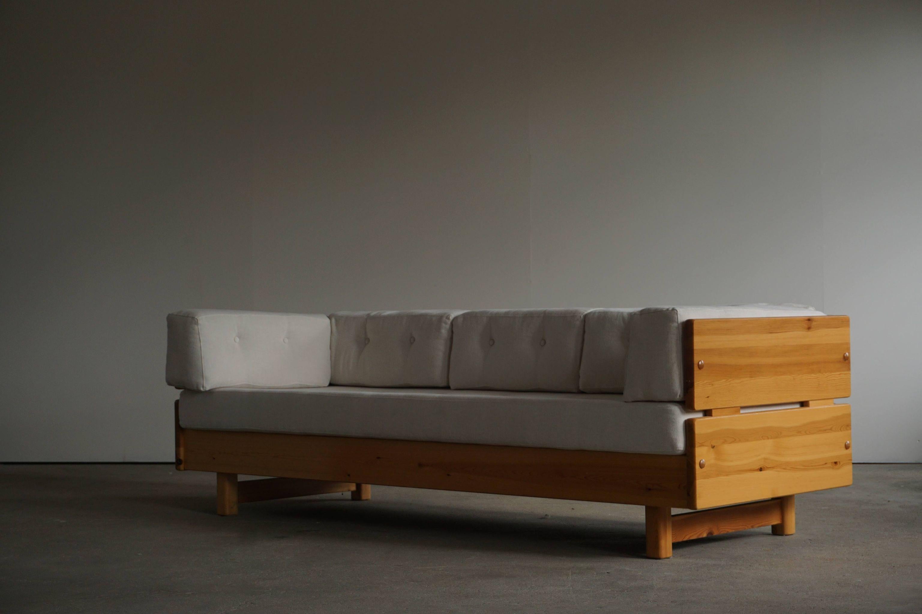 Scandinavian Modern Norwegian Modern Three Seater Sofa in solid Pine, Reupholstered in Cotton, 1976