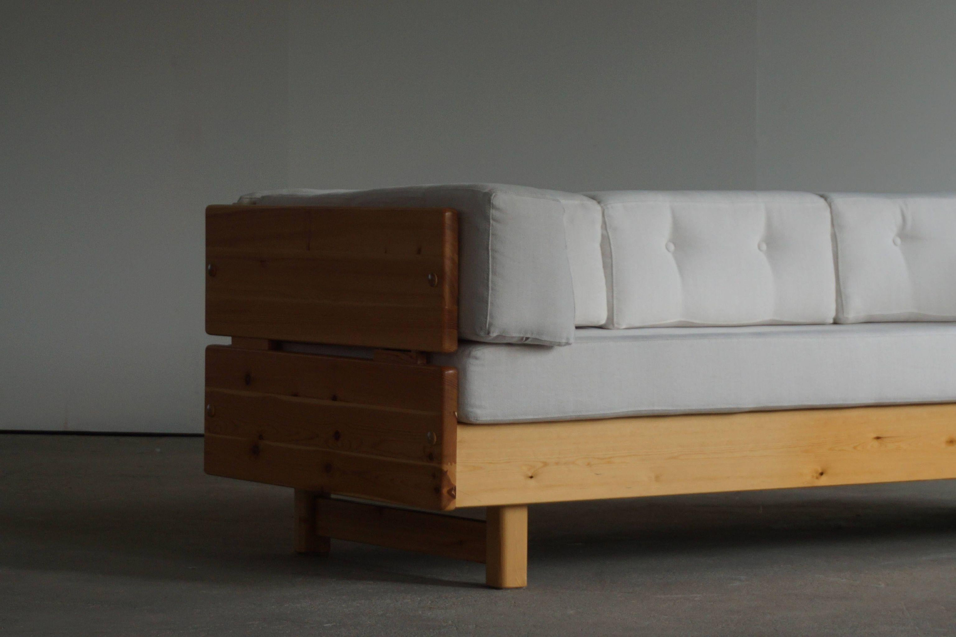 Norwegian Modern Three Seater Sofa in solid Pine, Reupholstered in Cotton, 1976 1