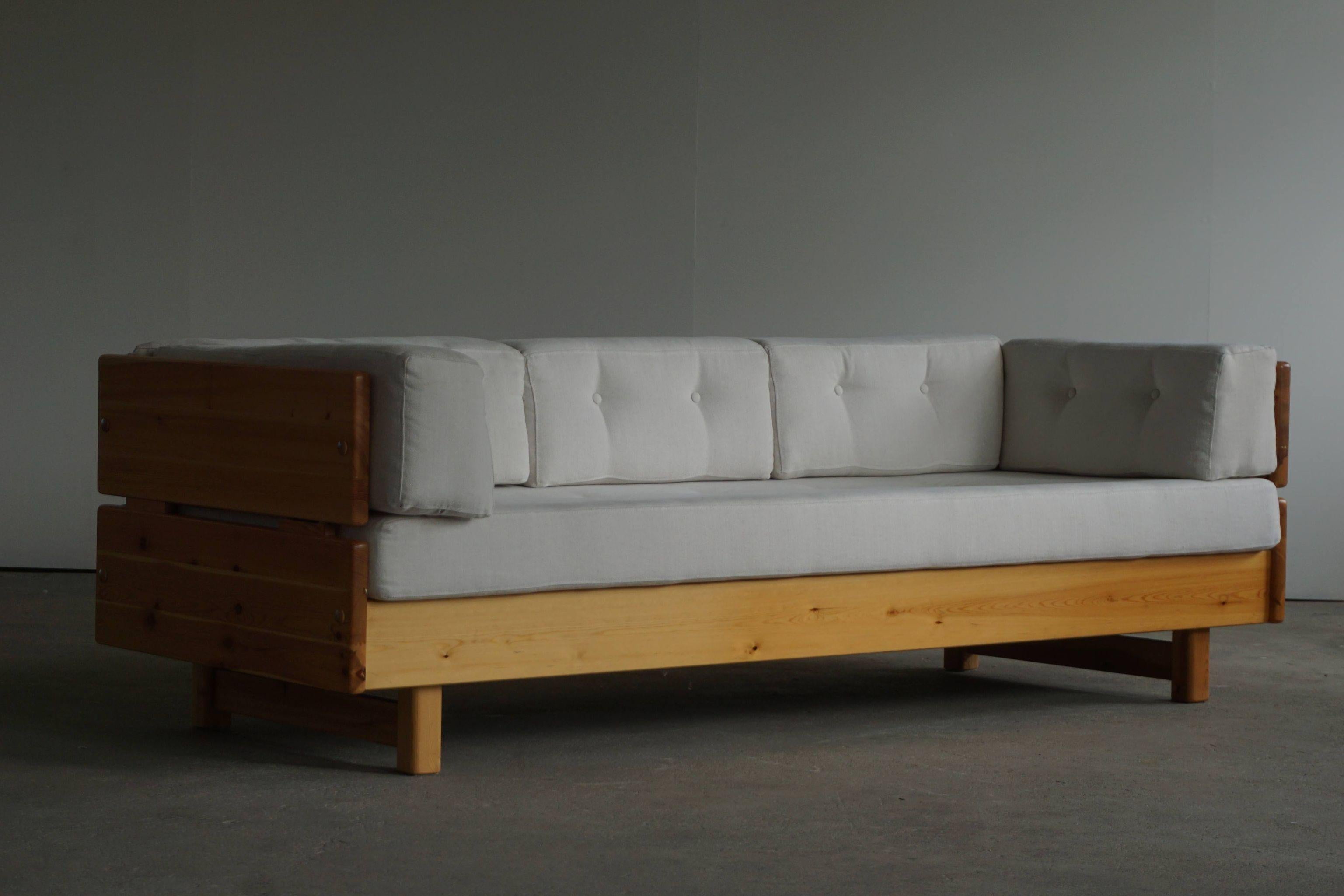 Norwegian Modern Three Seater Sofa in solid Pine, Reupholstered in Cotton, 1976 4