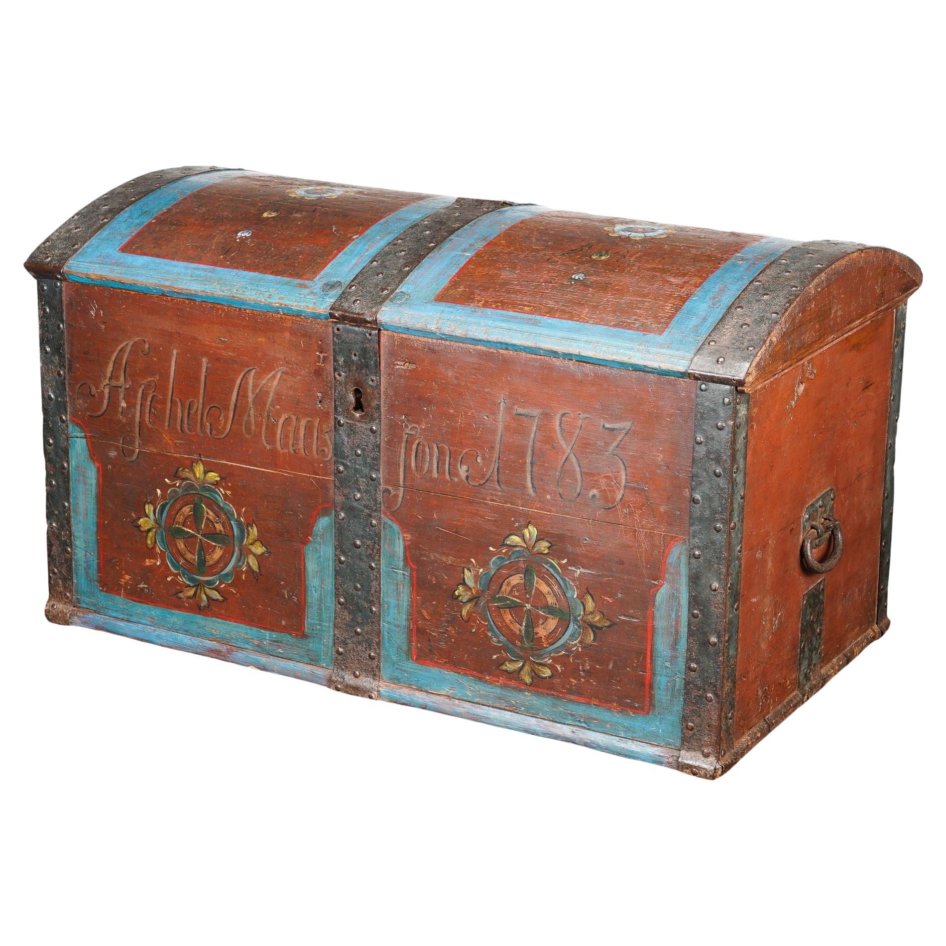 Norwegian painted pine coffer top trunk with original painted decoration, 1783 For Sale
