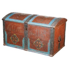Norwegian painted pine coffer top trunk with original painted decoration, 1783
