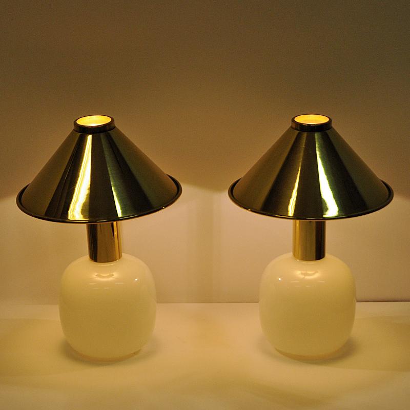 Norwegian Pair of Glass and Brass Table Lamps from Høvik, 1970s 2