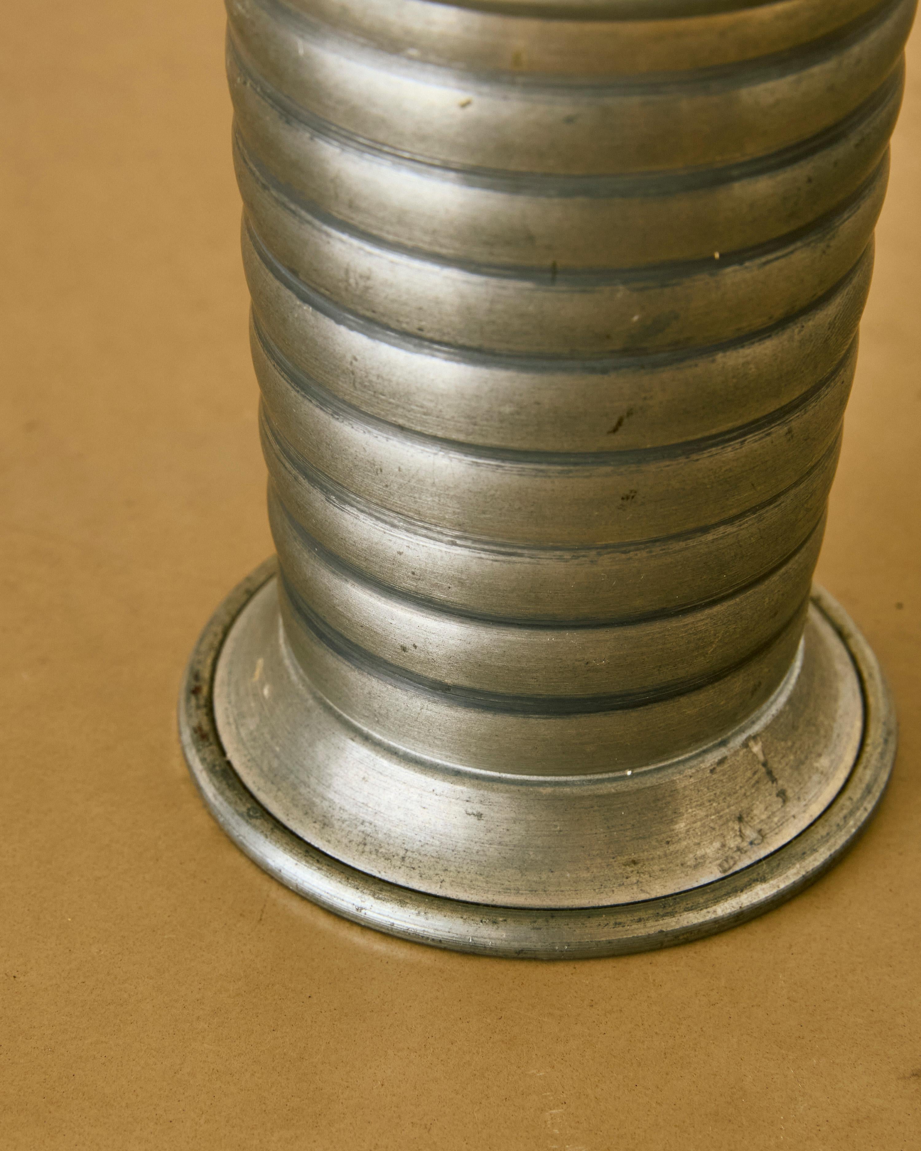 Norwegischer Zinnbecher/Vase, ca. 1930er Jahre (Hartzinn) im Angebot