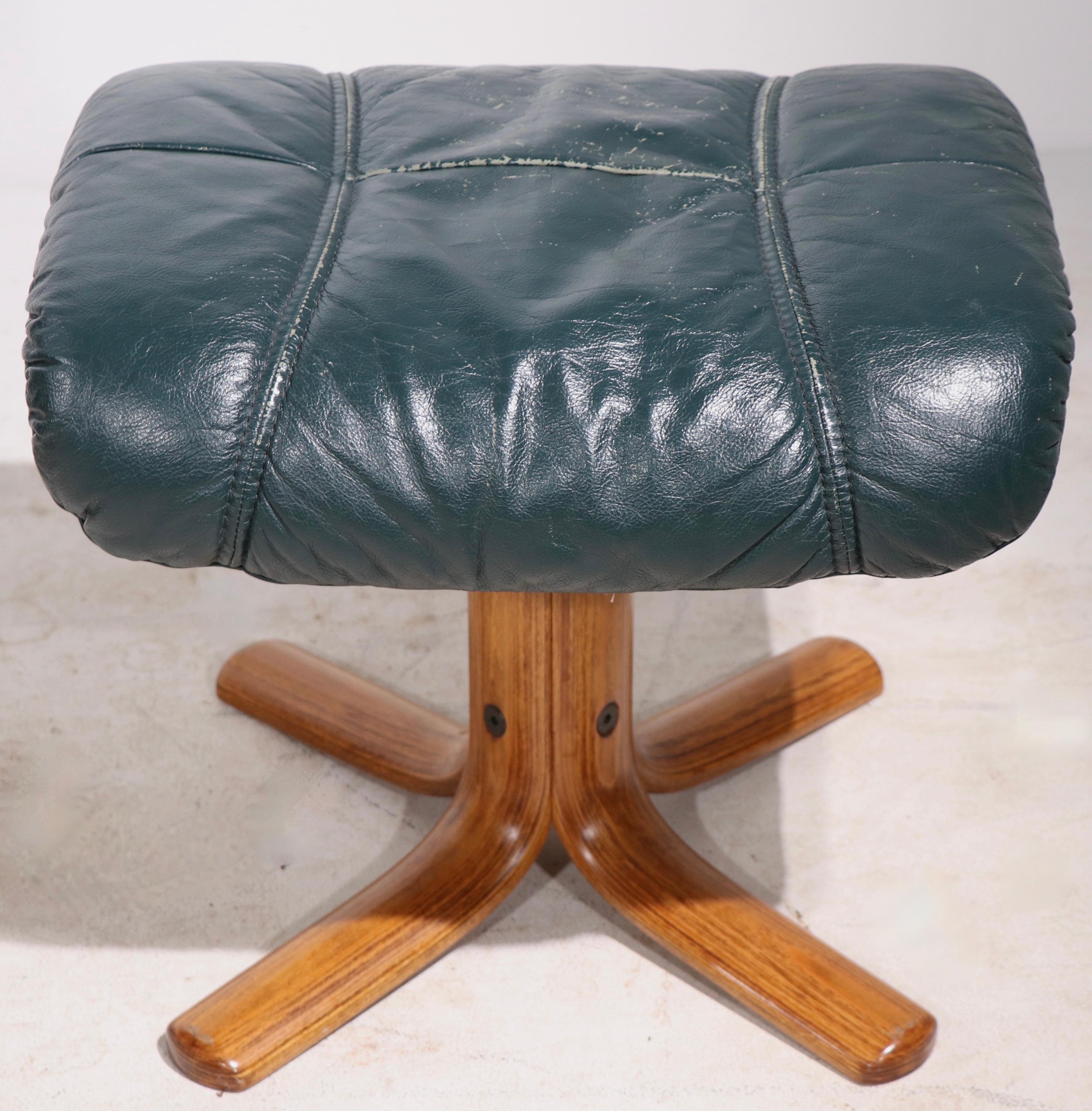 Norwegian Recliner and Ottoman by Hjellegierde Mobler in Green Leather In Good Condition In New York, NY