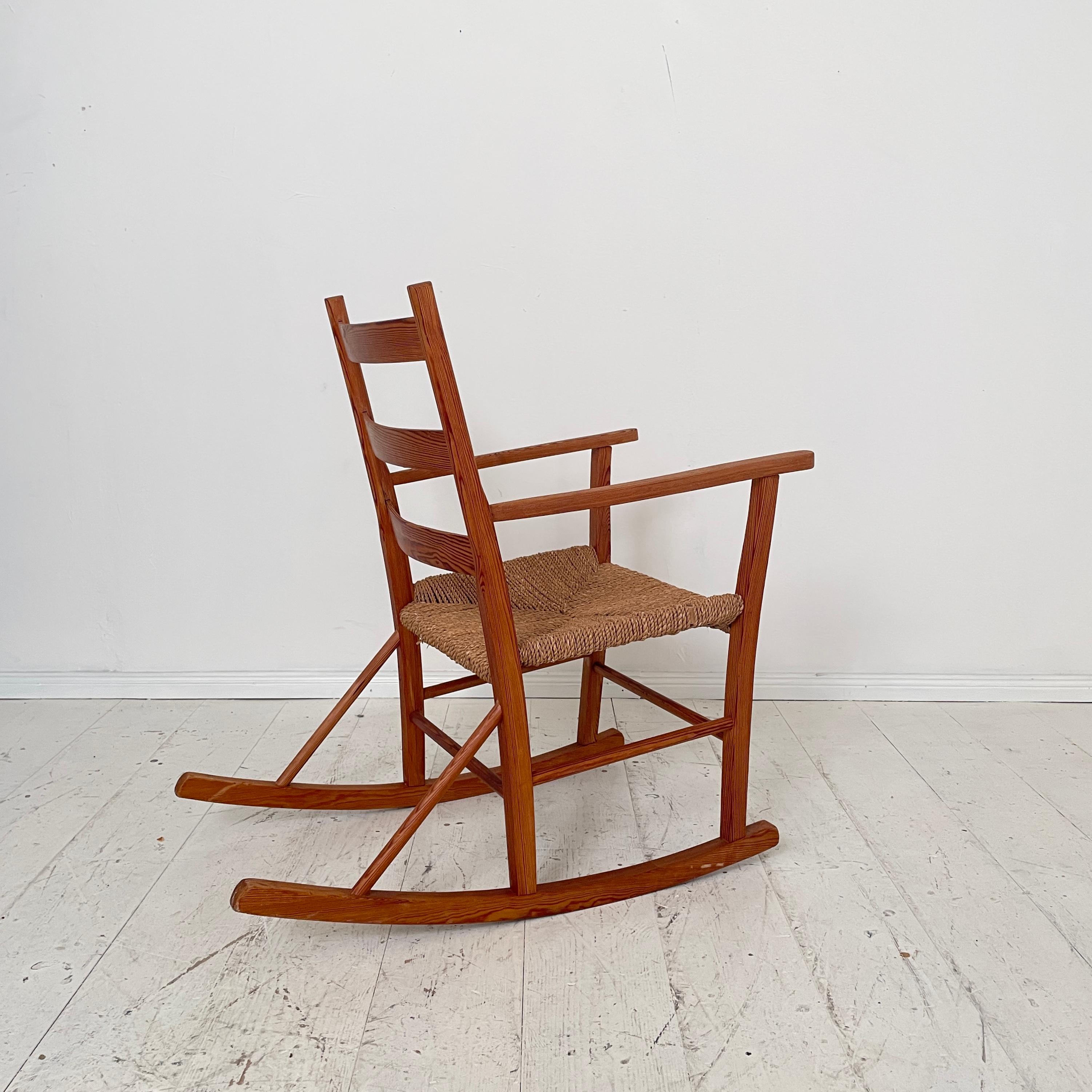 Norwegian Rocking Chair by Aksel Hansson in Pine, 1930 For Sale 4