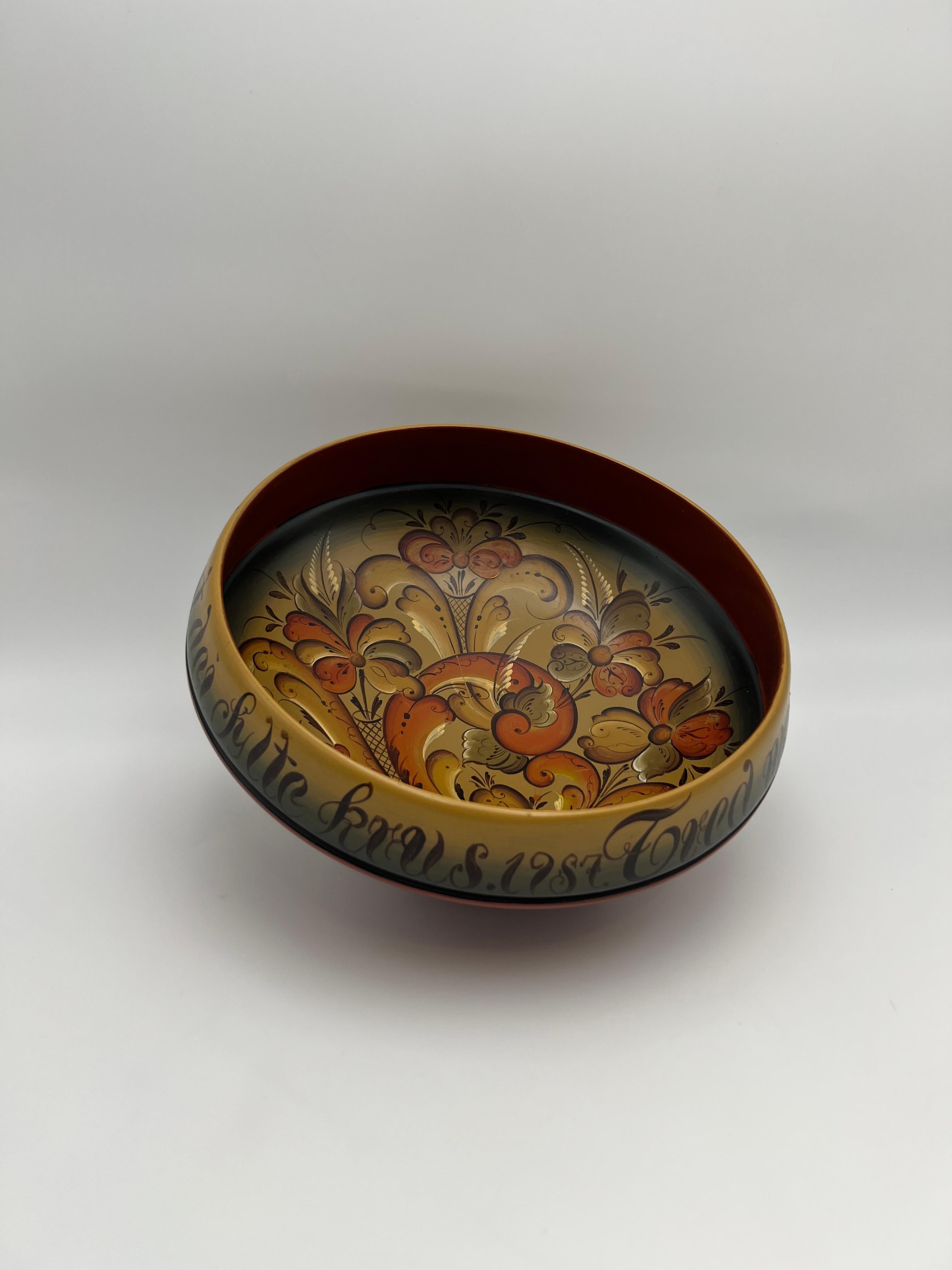 Bol à bière norvégien Rosemaling - Art populaire du Telemark peint à la main (1987) en vente 4