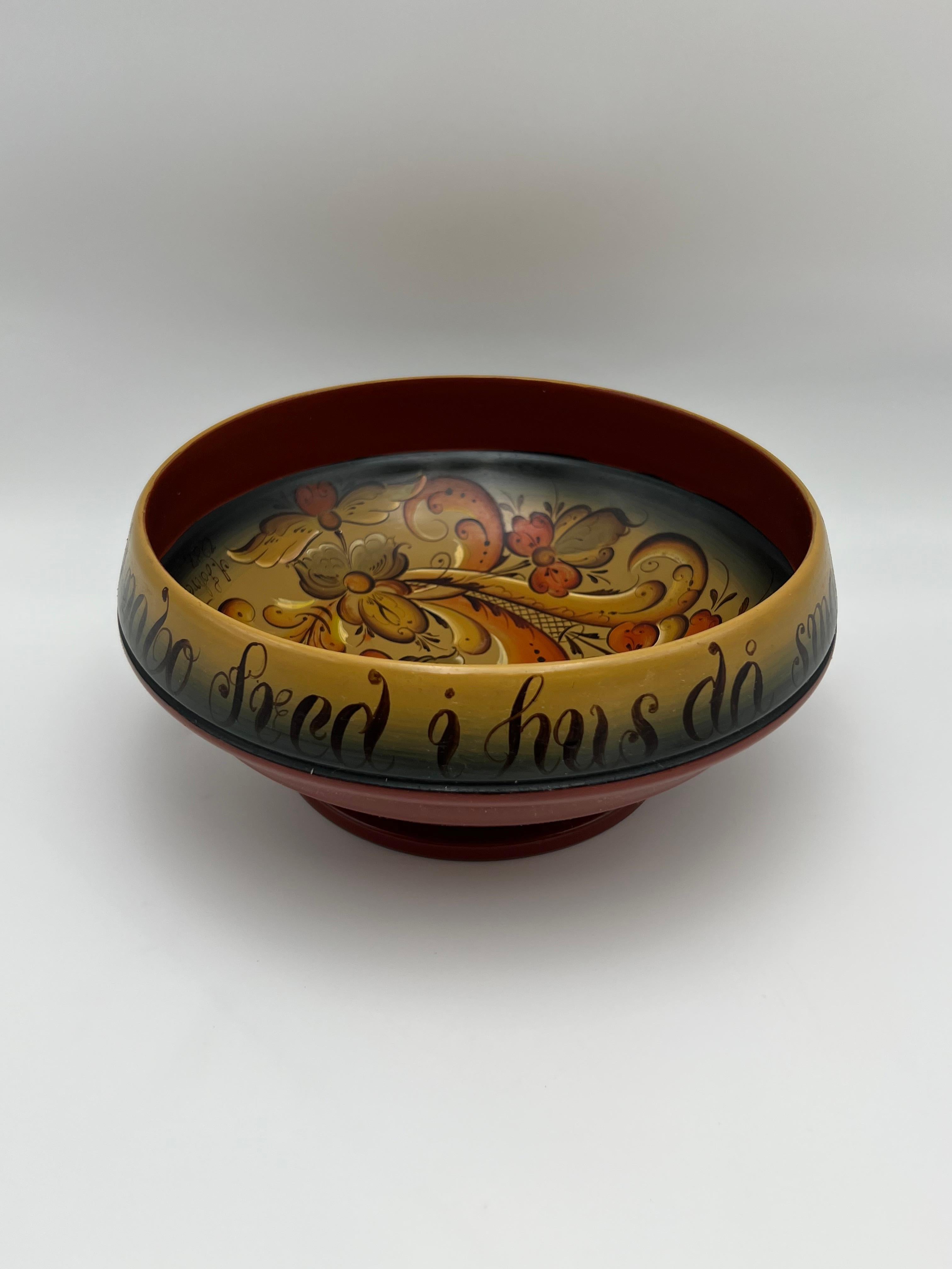 Bois Bol à bière norvégien Rosemaling - Art populaire du Telemark peint à la main (1987) en vente