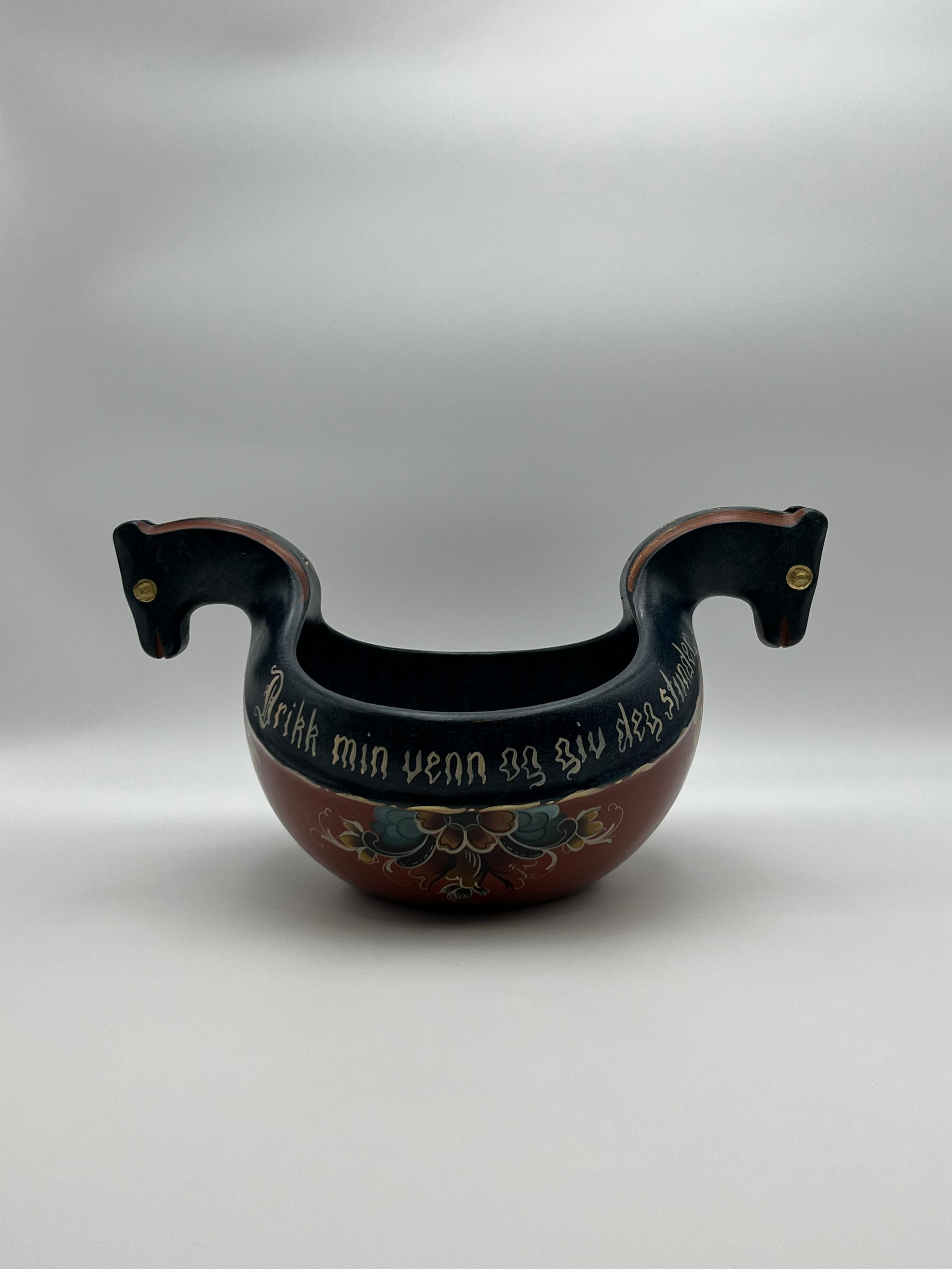 Bois Bol à bière norvégien Rosemaling / Kjenge, art populaire peint à la main, 1999 en vente